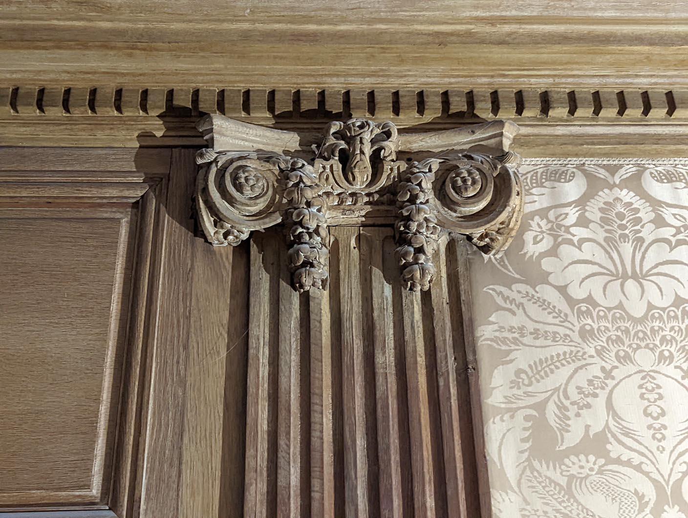 Quercia Set di pilastri ionici in Oak Oak intagliato, 18° secolo in vendita