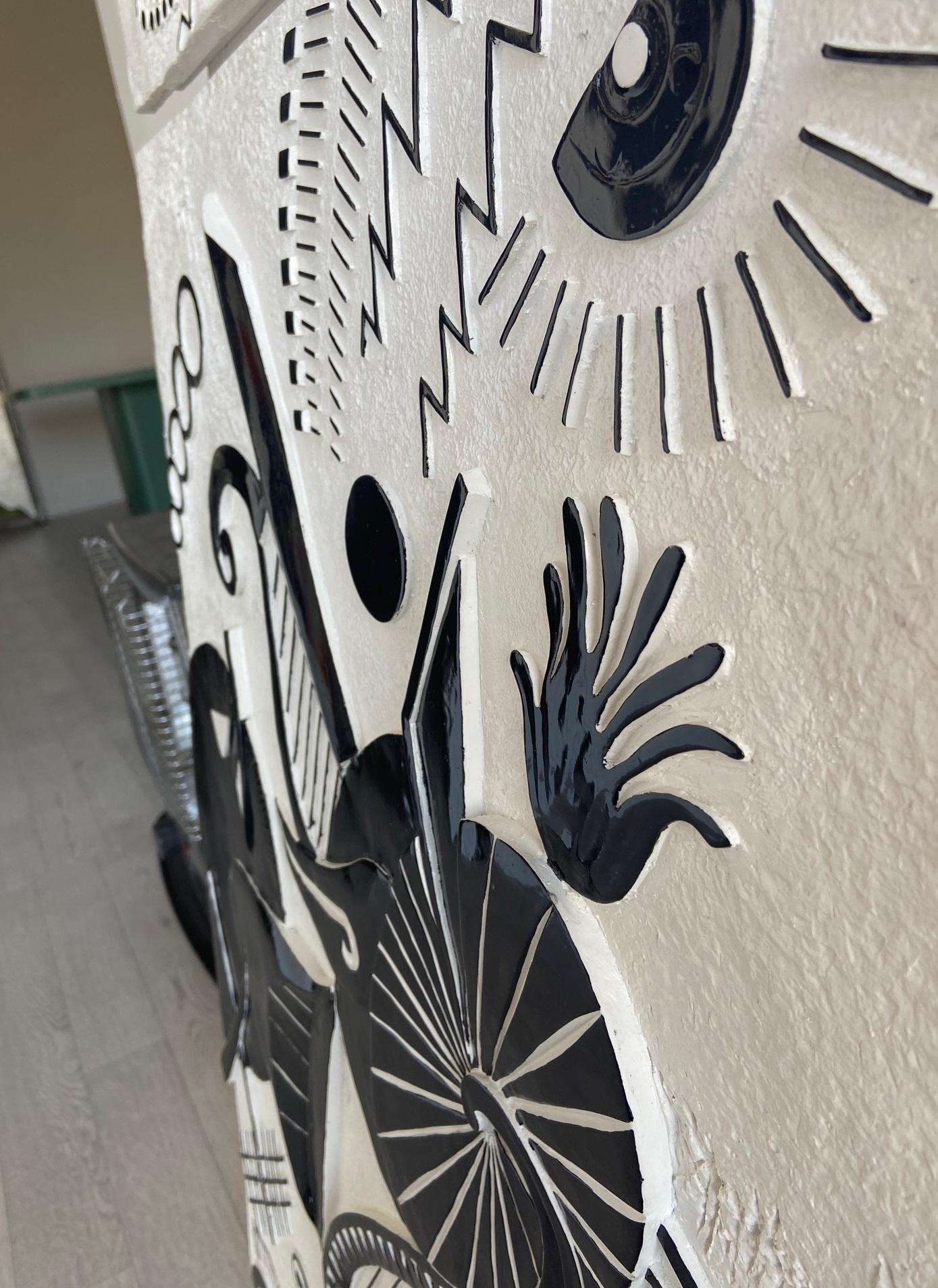 Black and White Bas-relief Wall Panel Handmade in Italy by Cupioli In New Condition For Sale In Rimini, IT