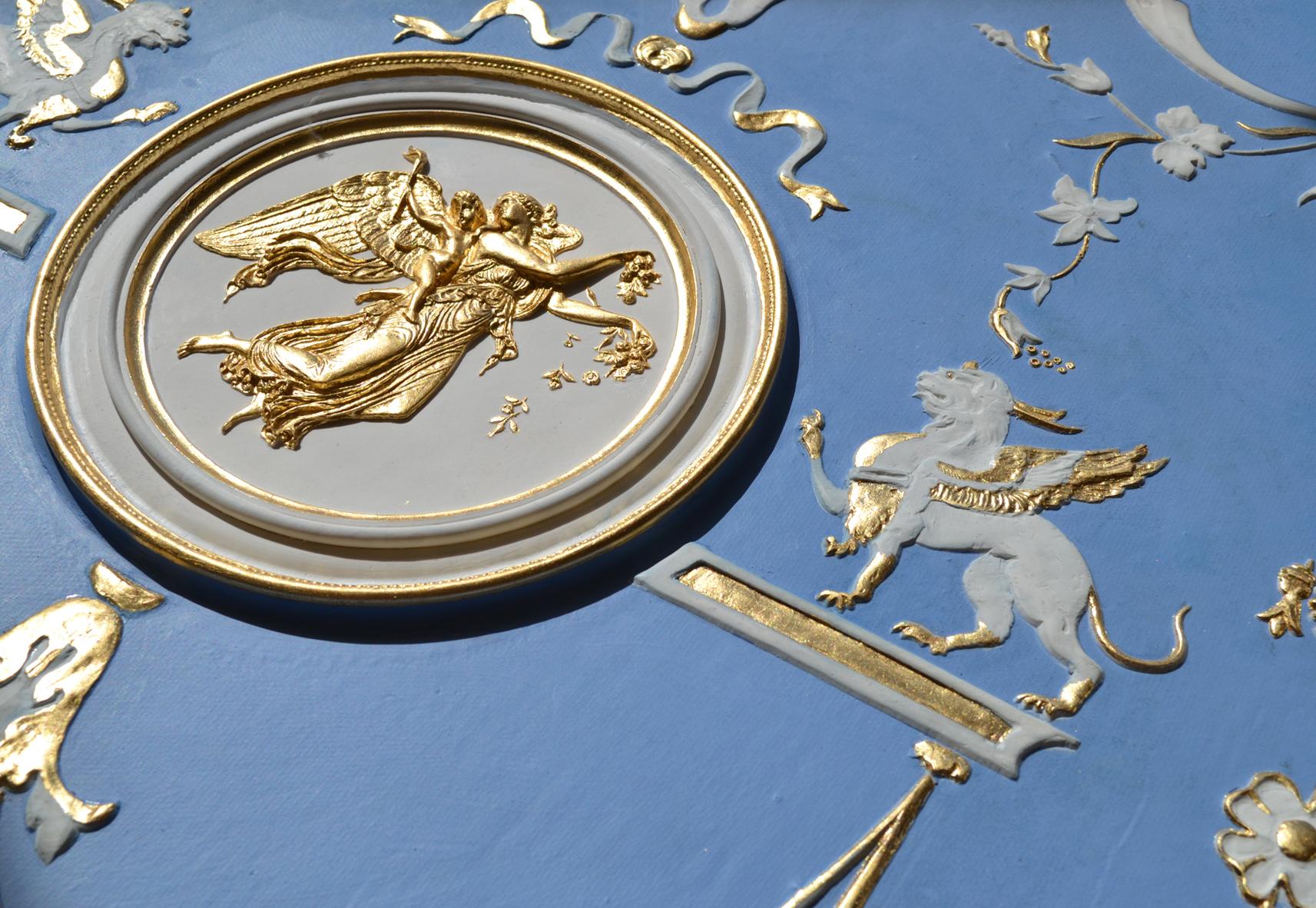 Italian Pannello Parete Stile Wedgwood Azzurro e Rilievo Bianco Fatto a Mano da Cupioli in vendita