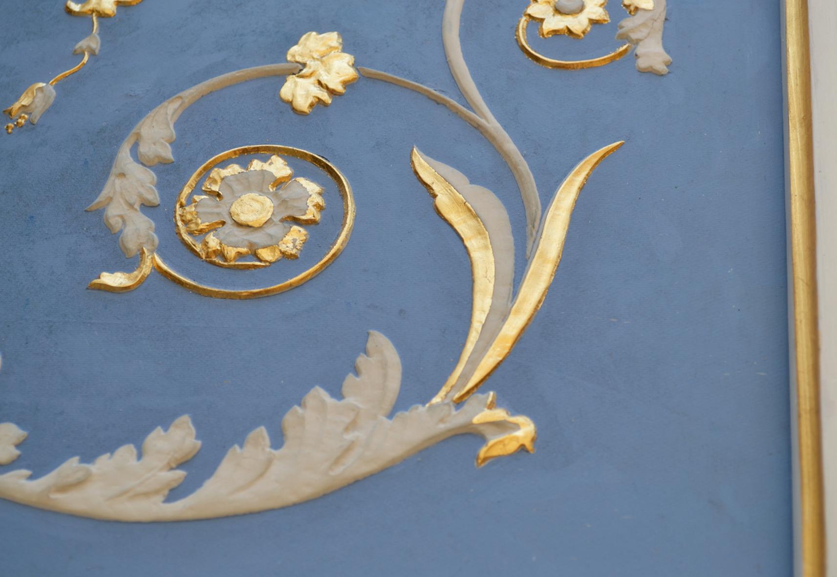 Fatto a mano Pannello Parete Stile Wedgwood Azzurro e Rilievo Bianco Fatto a Mano da Cupioli in vendita