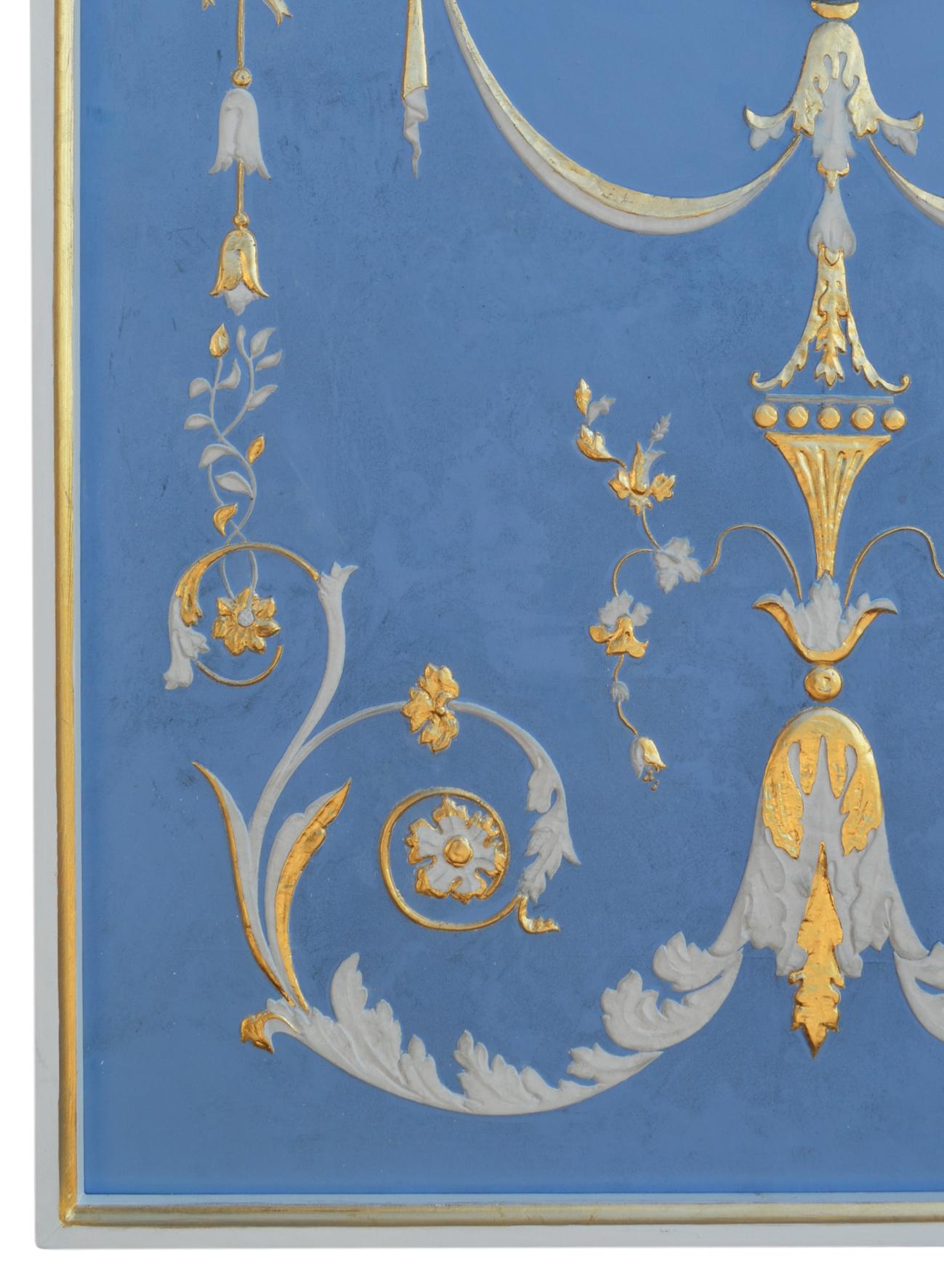 Italian Pannello Decorativo Azzurro Bassorilievo Bianco Oro Stile Wedgwood Fatto a mano in vendita