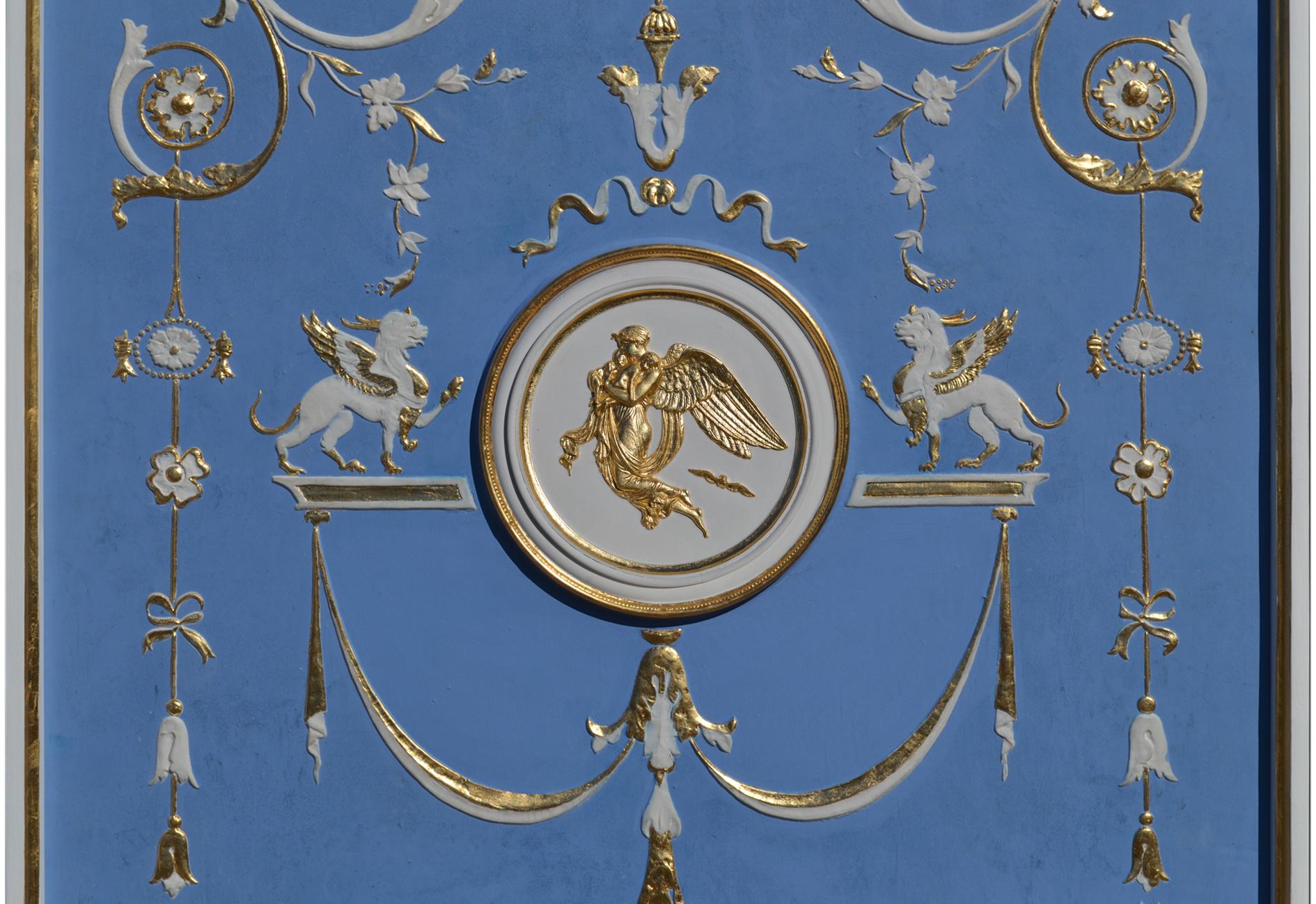 Pannello Decorativo Azzurro Bassorilievo Bianco Oro Stile Wedgwood Fatto a mano In condizioni Nuovo in vendita a Rimini, IT