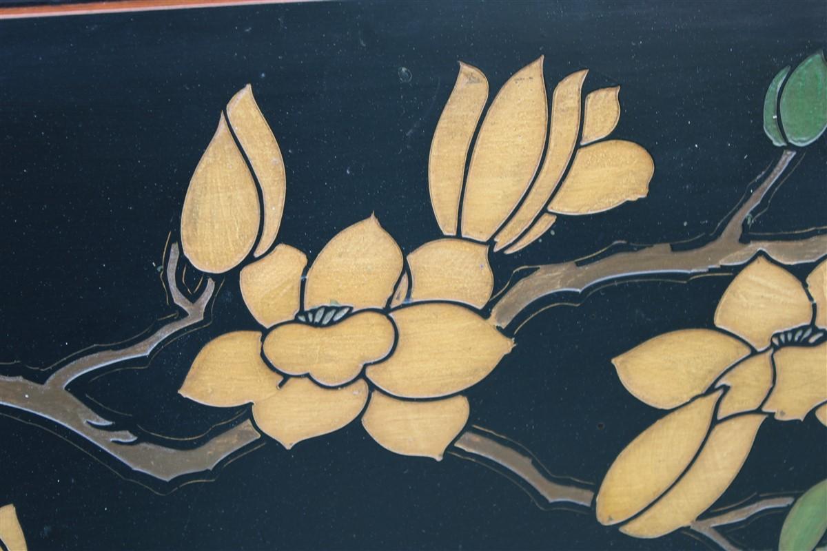 Pannello Decorativo in Lacca Cinese 1950s con Uccelli Fiori di loto e Piante  For Sale 3