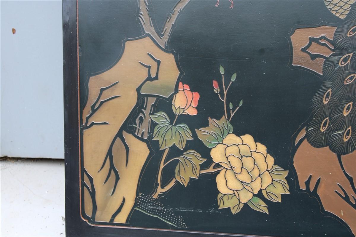 Pannello Decorativo in Lacca Cinese 1950s con Uccelli Fiori di loto e Piante  For Sale 1
