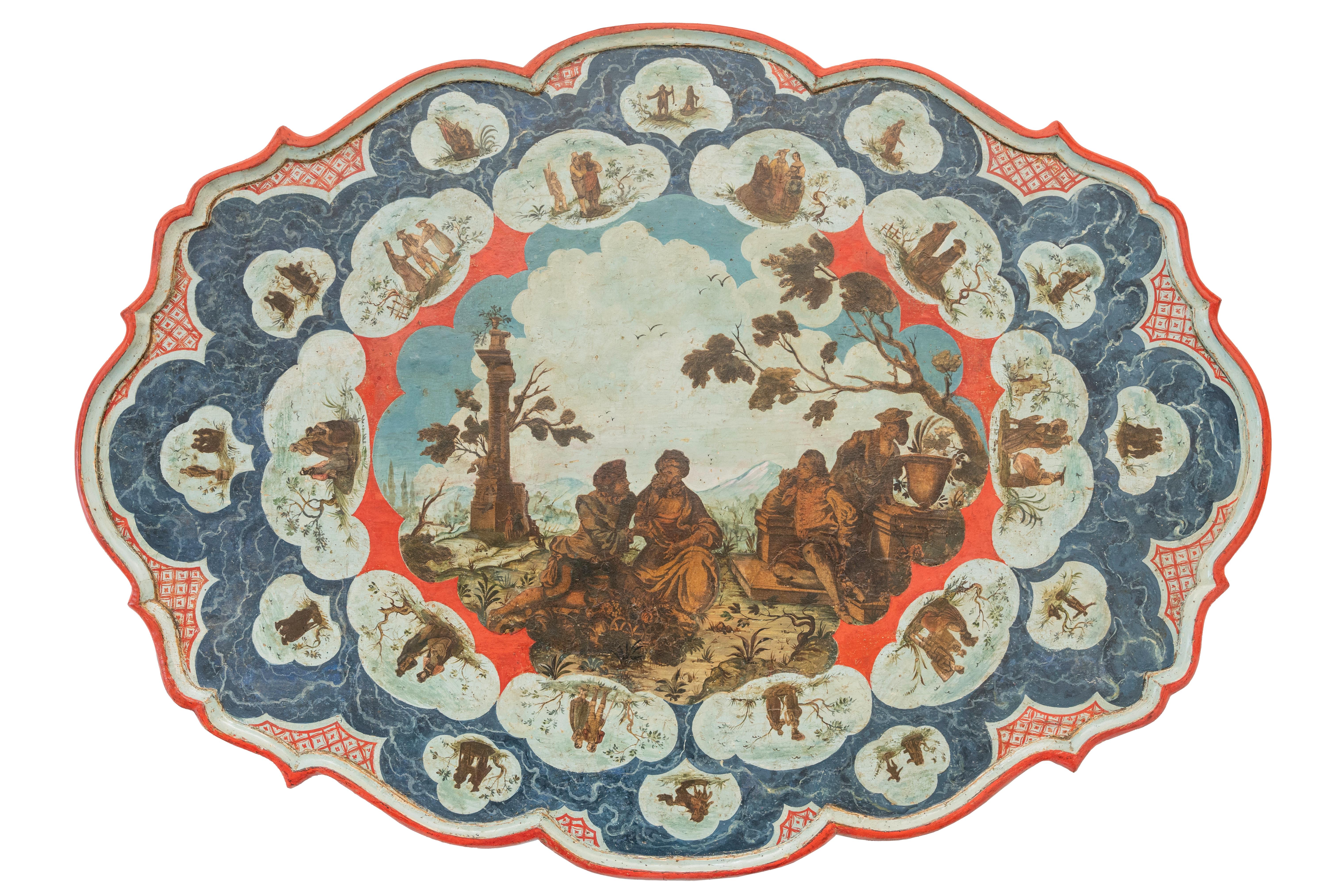 Ce magnifique exemple d'art de la laque vénitienne date du XVIIIe siècle et représente l'artisanat typique de l'époque. Le plateau, façonné et orné d'un décor polychrome complexe, se distingue par la vivacité des couleurs et la qualité de la