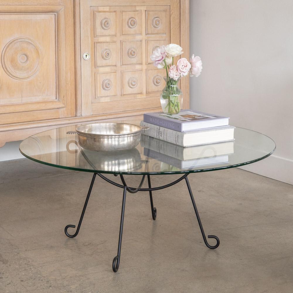 Mesa baja con arco de hierro Panoplie Estadounidense en venta