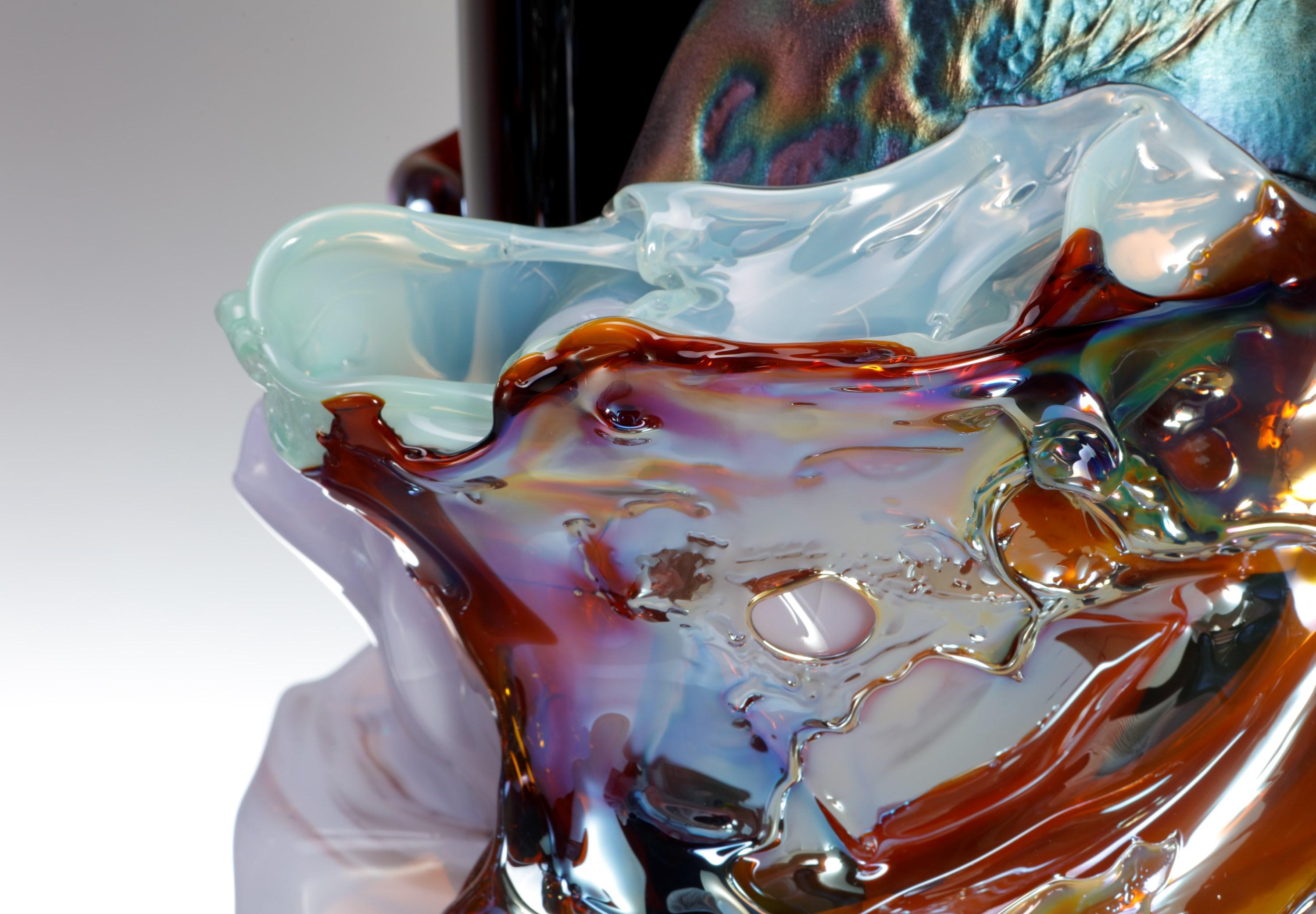  Panorama in Iridescence, un vase en verre noir et multicolore de Bethany Wood en vente 1