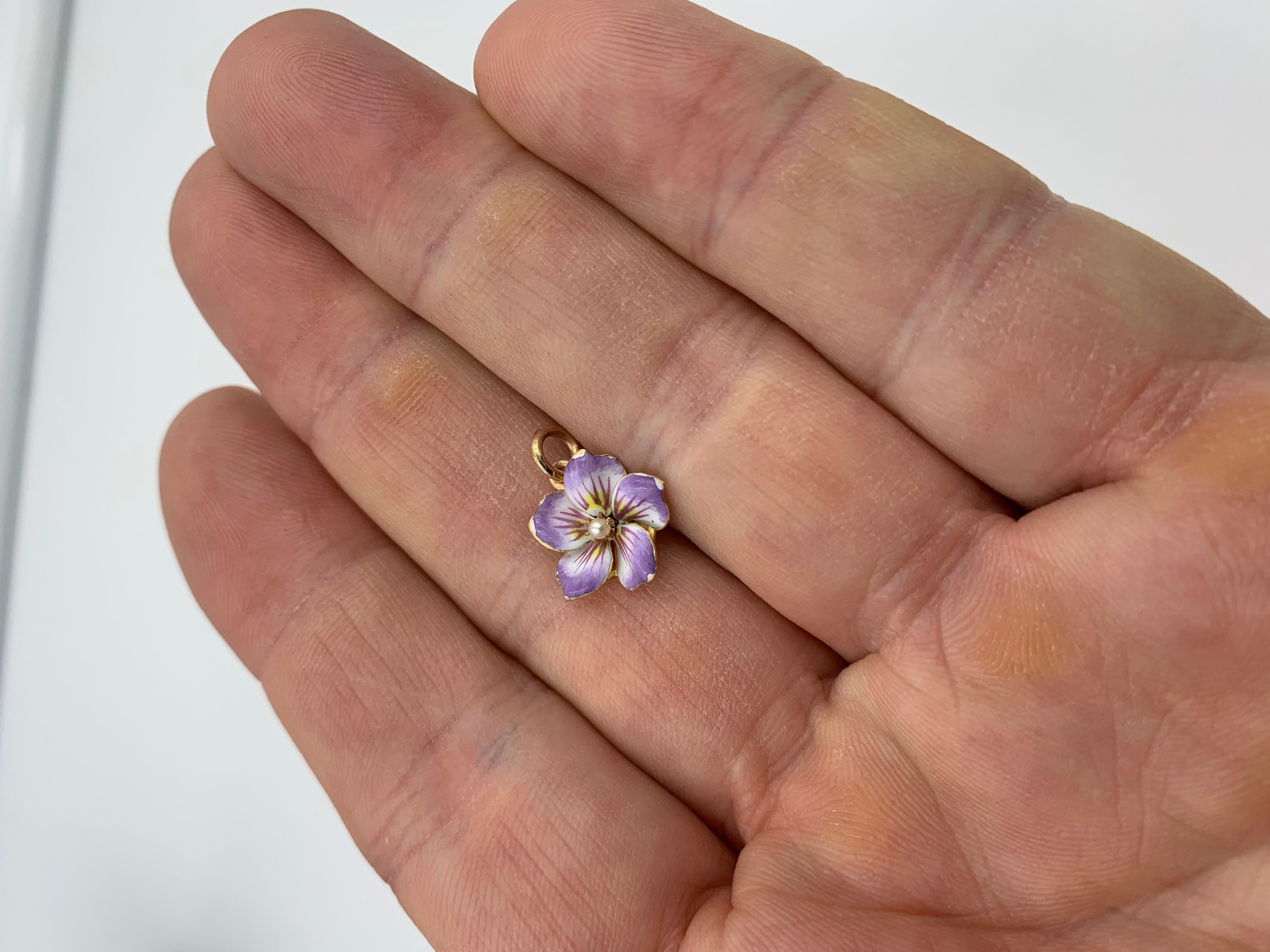 Pansy-Blumenanhänger aus 18 Karat Gold mit Emaille und Perlenanhänger im viktorianischen Art nouveau-Stil 6