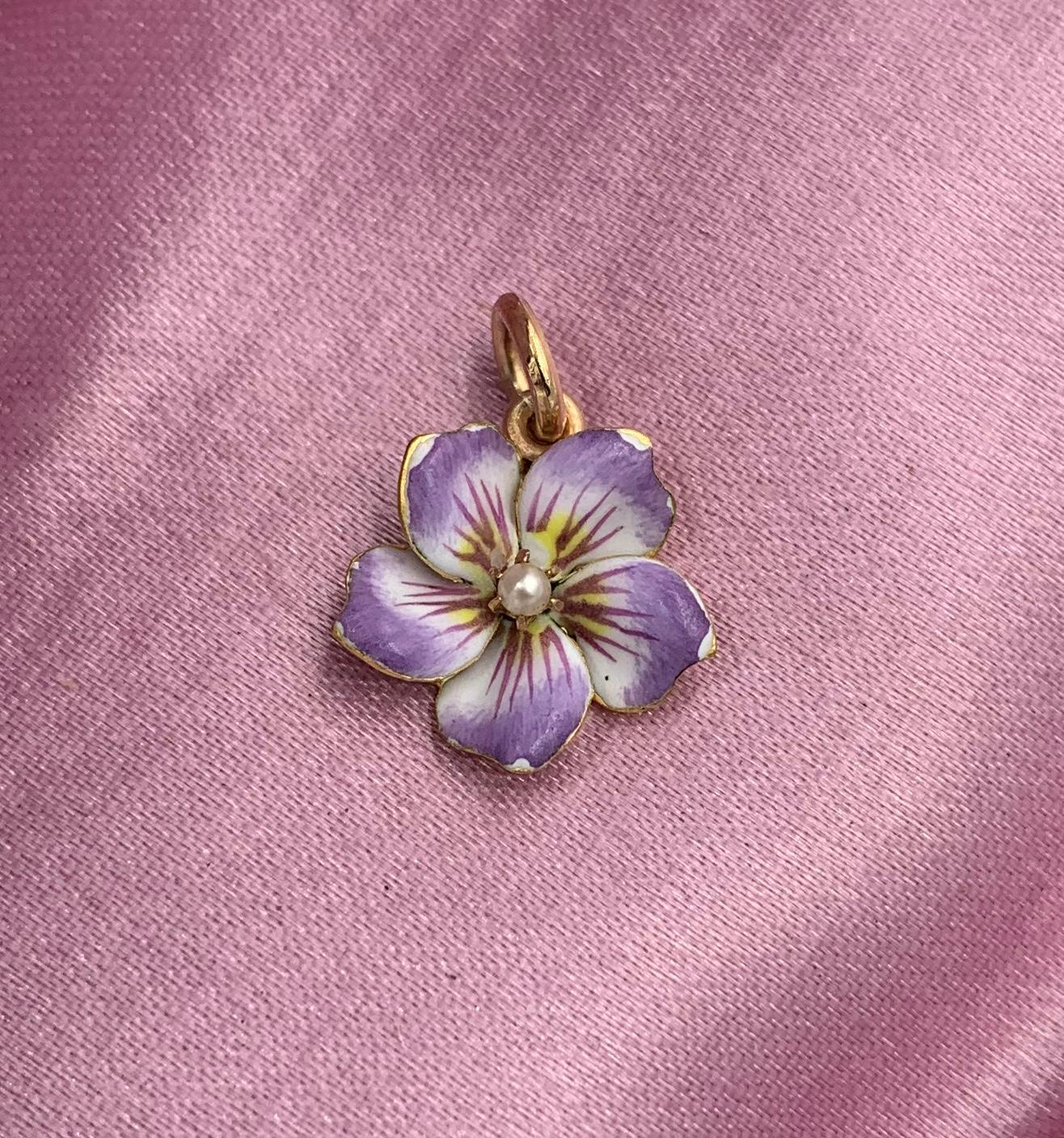 Pansy Flower Pendant Enamel Pearl Charm 18 Karat Gold Victorian Art Nouveau In Fair Condition For Sale In New York, NY