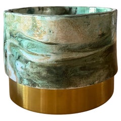 PANTA REI II. Vase en céramique et laiton avec argiles récupérées