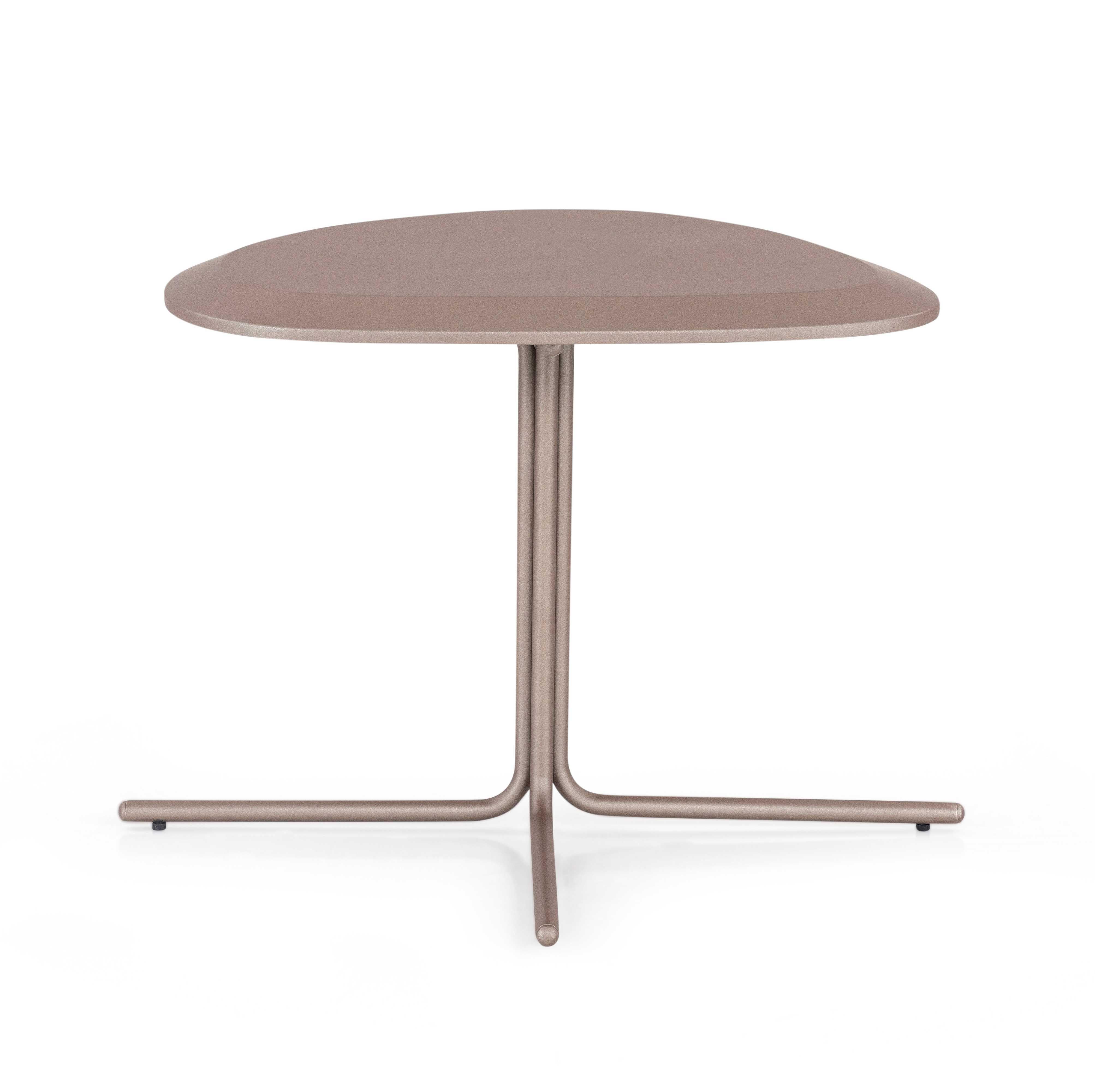La table basse Pantê de Uultis apporte une élégance organique aux intérieurs modernes avec sa silhouette lisse et asymétrique et sa finition riche aux tons chocolat. *Veuillez vérifier la disponibilité avant l'achat.

Mesurant 20 pouces de diamètre,
