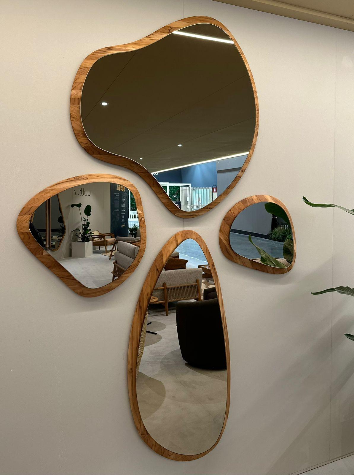 Brasiliano Specchio in teak con placca unica in finitura argento e design organico - Pantê Line in vendita