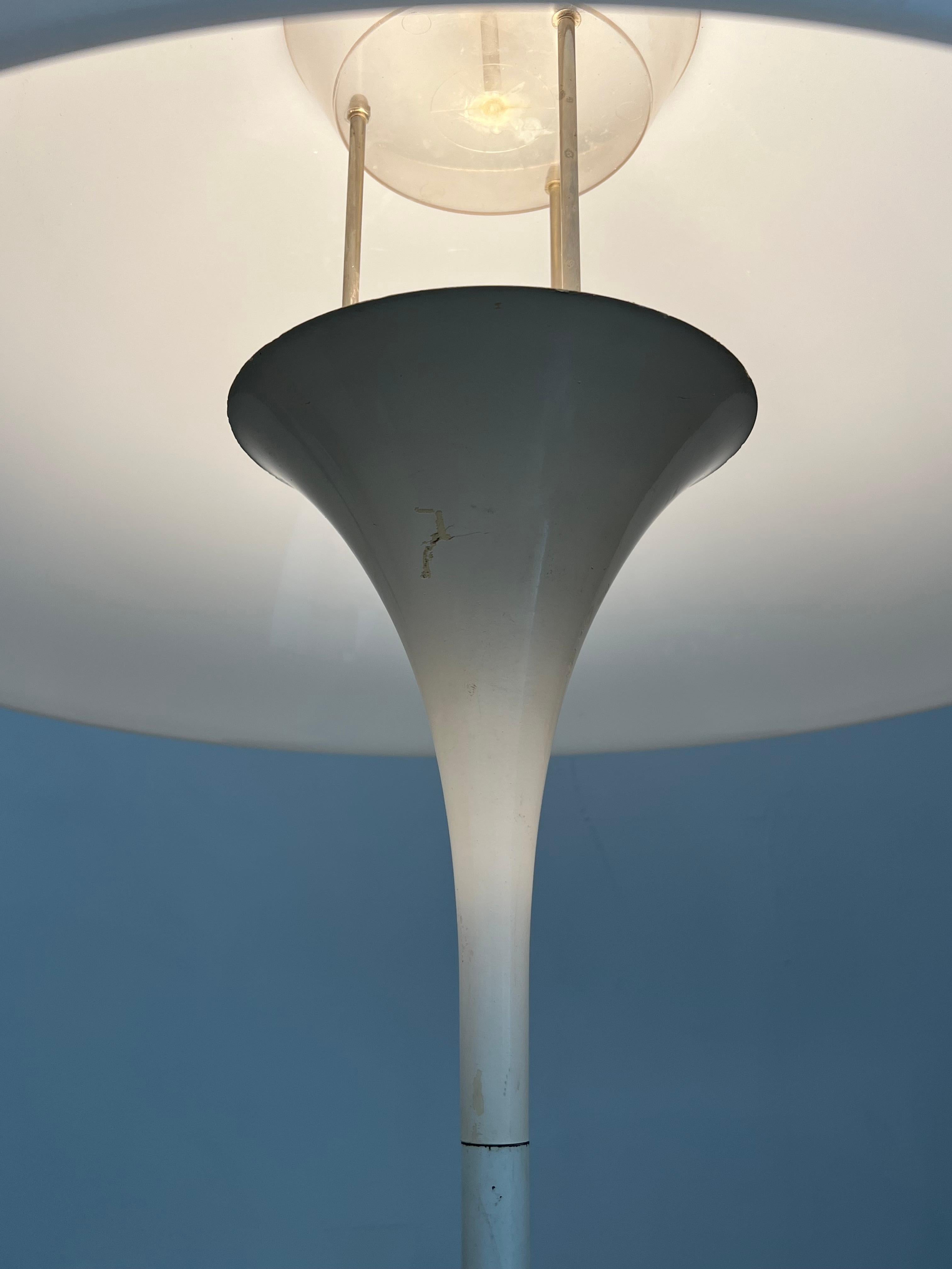 Panthella floor lamp by Verner Panton in collaboration with Louis Poulsen 1971 In Good Condition For Sale In PARIS, FR