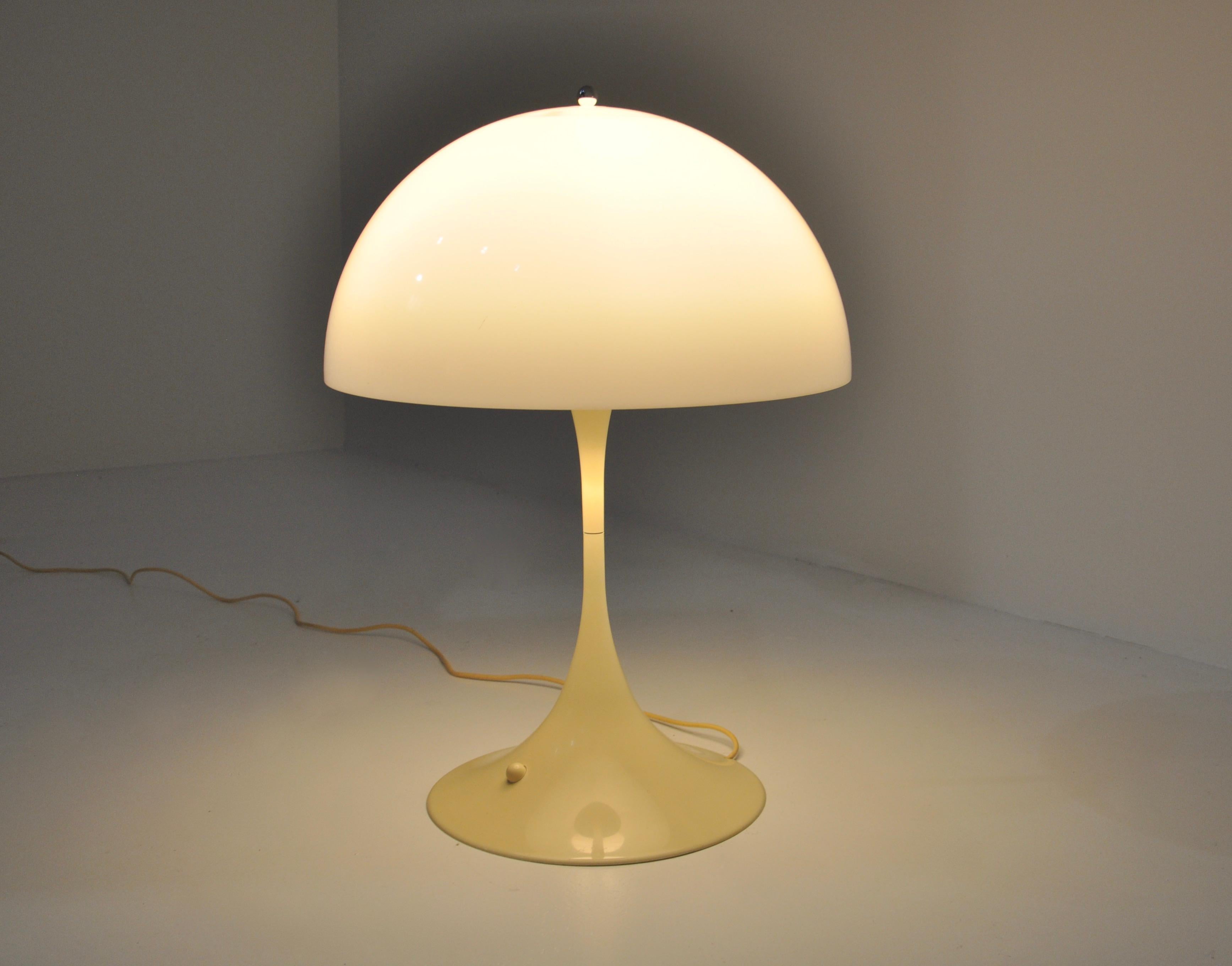 Lampe de table Panthella de Verner Panton pour Louis Poulsen, 1970 en vente 1