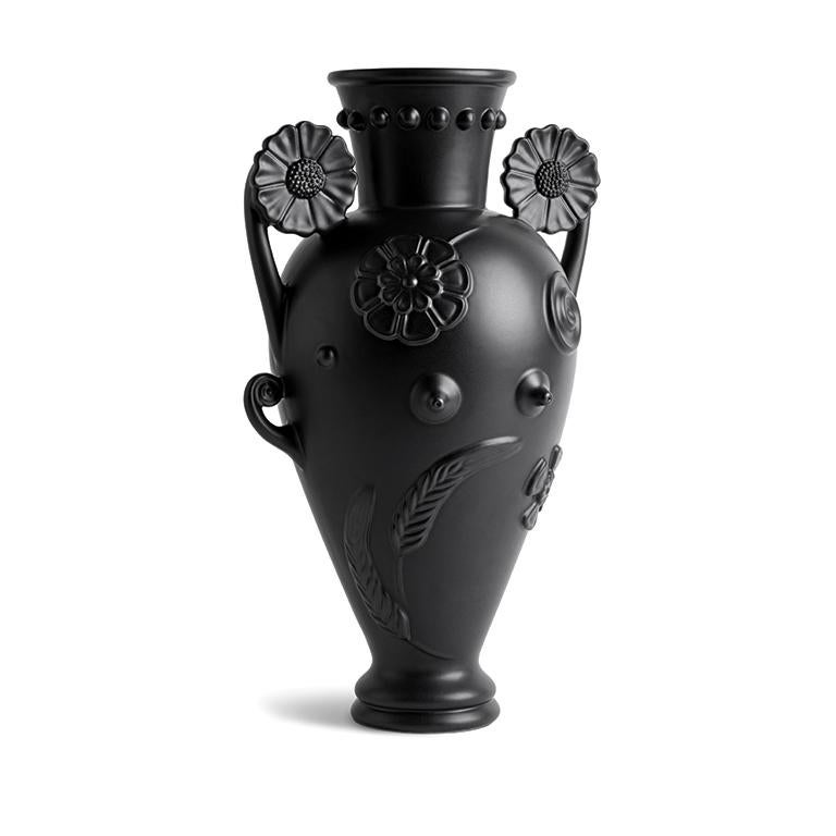 An homage to the Greek Amphora, our brand symbol, through home fragrance and decorative objects. Drawing inspiration from Greek mythology, Pantheon reimagines iconic symbols like the Greek vase, bronzed coins, serpents, and the wonders of nature,