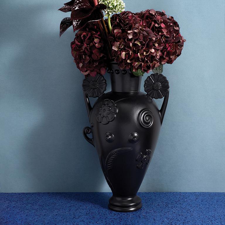 Porcelain Pantheon Persephone Vase - Black For Sale