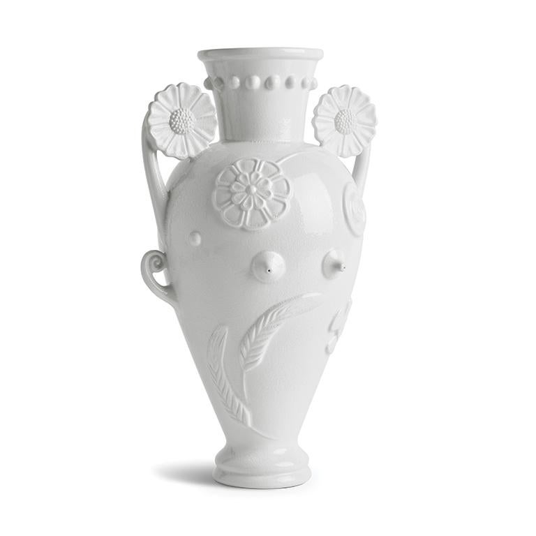 Eine Hommage an die griechische Amphora, unser Markensymbol, in Form von Heimdüften und Dekorationsobjekten. Pantheon lässt sich von der griechischen Mythologie inspirieren und interpretiert ikonische Symbole wie die griechische Vase, bronzene