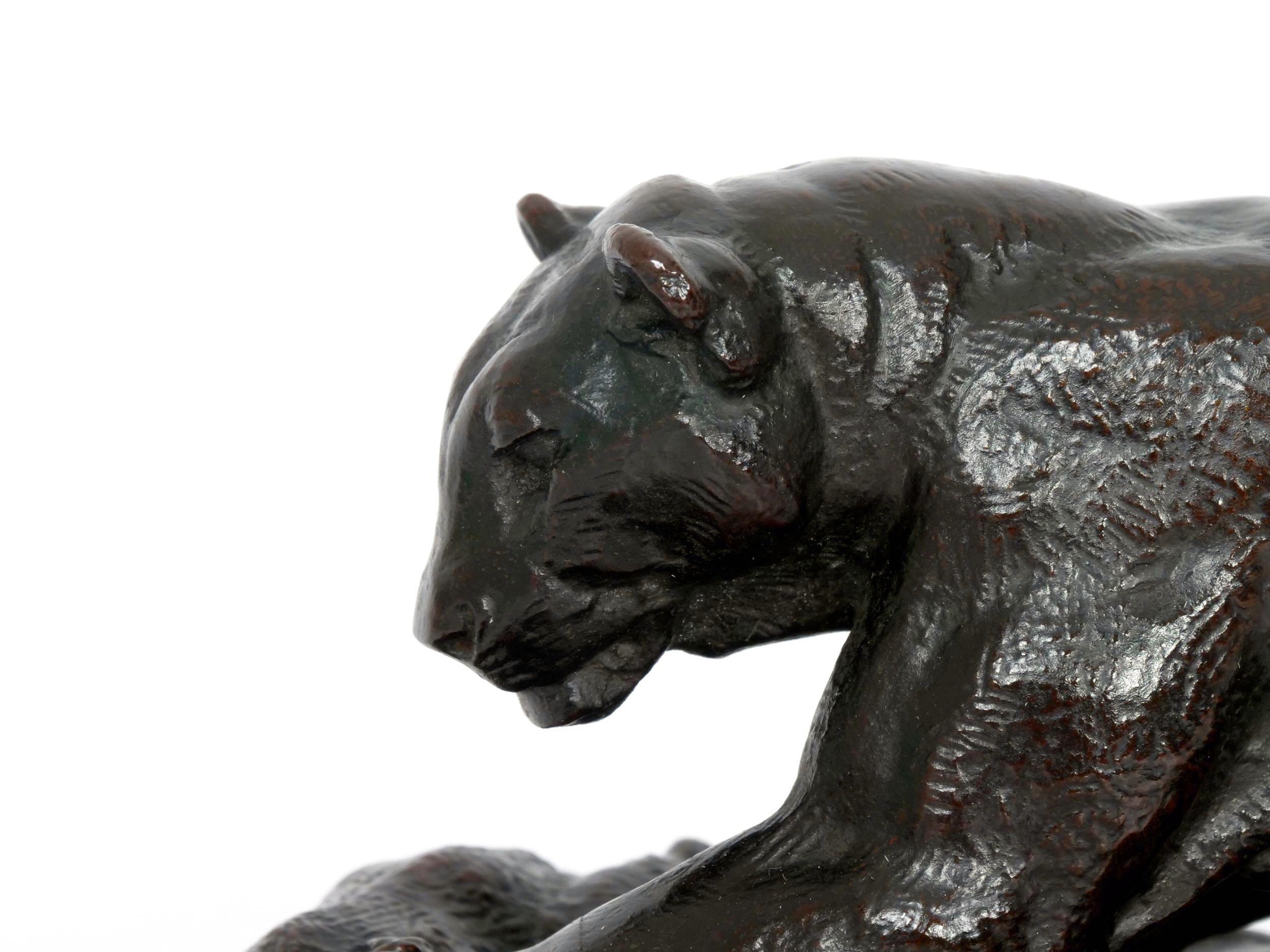 “Panther Attacking a Civet” French Antique Bronze Sculpture by Antoine L. Barye 8