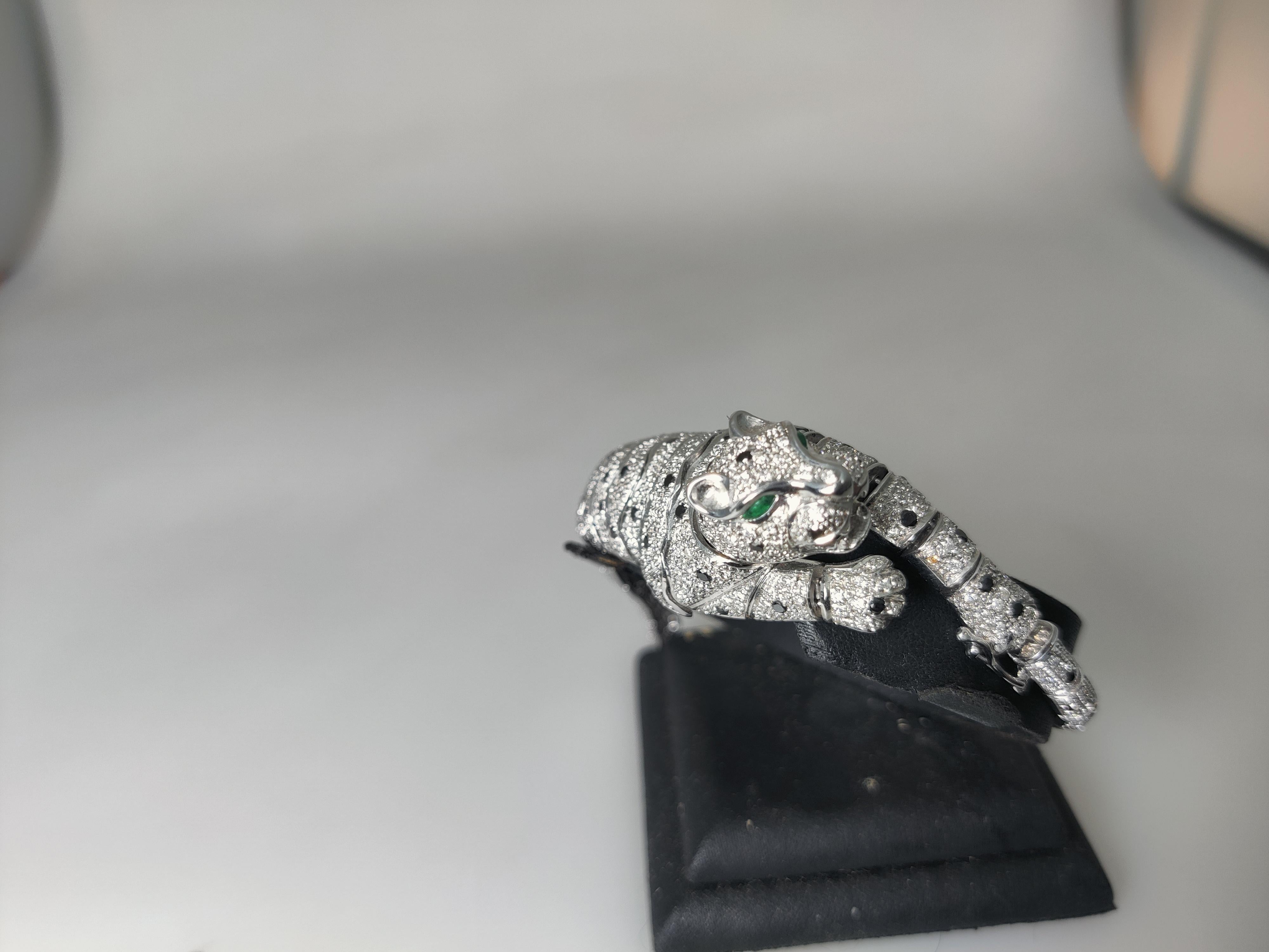 Panther Bracelet Brooch 18 K Diamonds In New Condition In Bad Kissingen, DE
