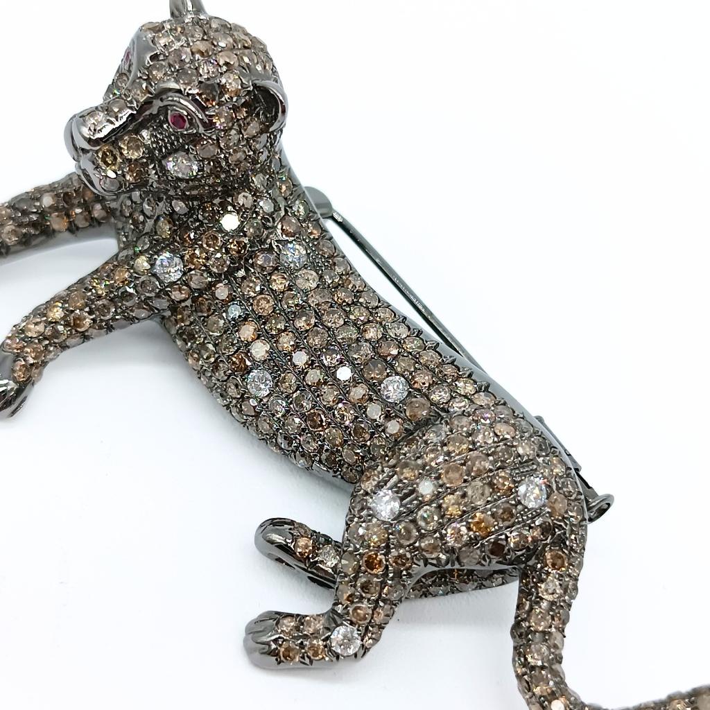Panther Brooch with Diamonds and Rubies In New Condition For Sale In BILBAO, ES
