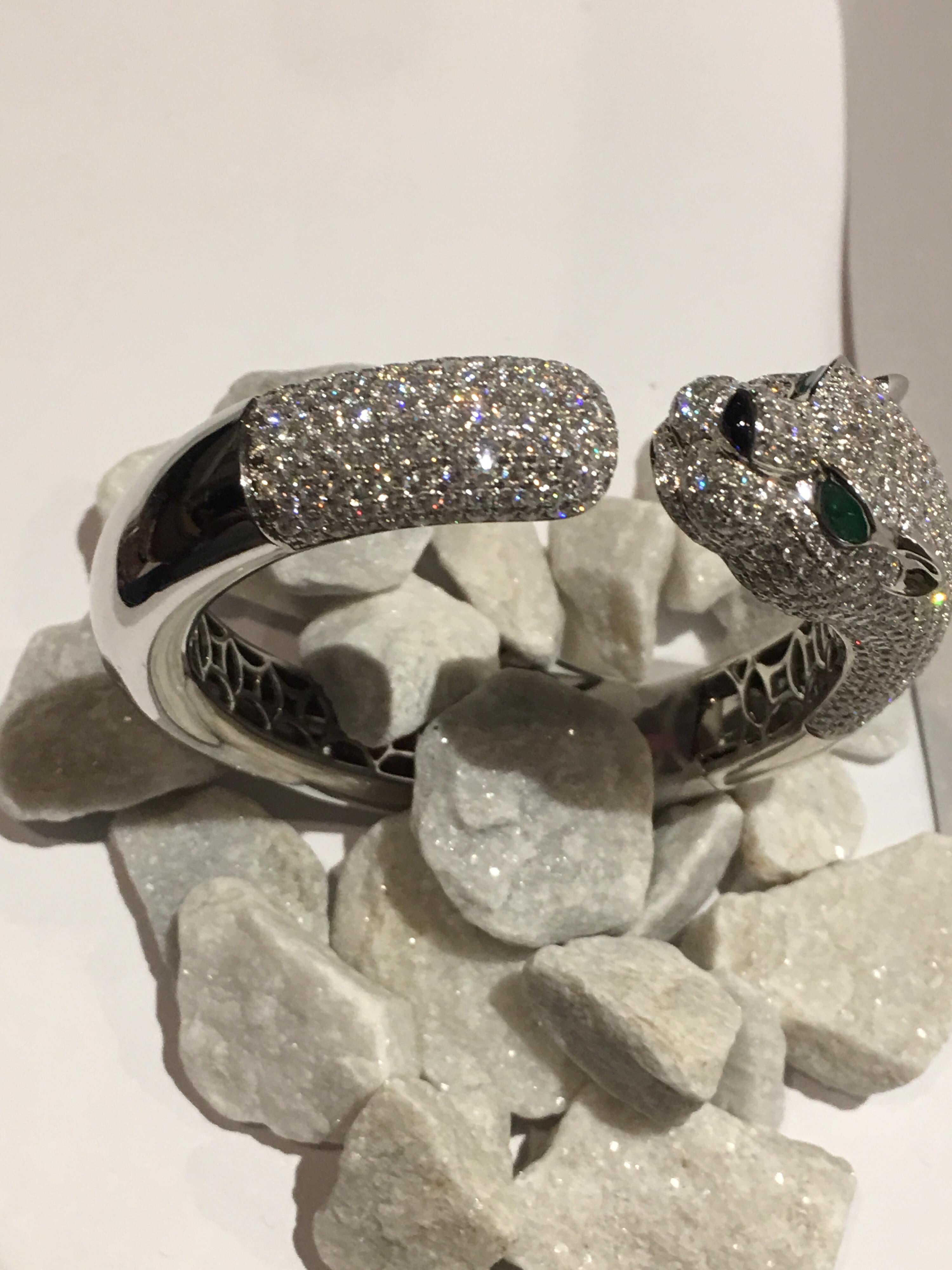 Panther Diamond Bangle set in 18K White gold. Total 10.40 Carat D Color VVS Diamond with 0.25 Carat Emerald.
Total Weight of Gold is 54.60 Gram.
Workmenship is exceptional.
