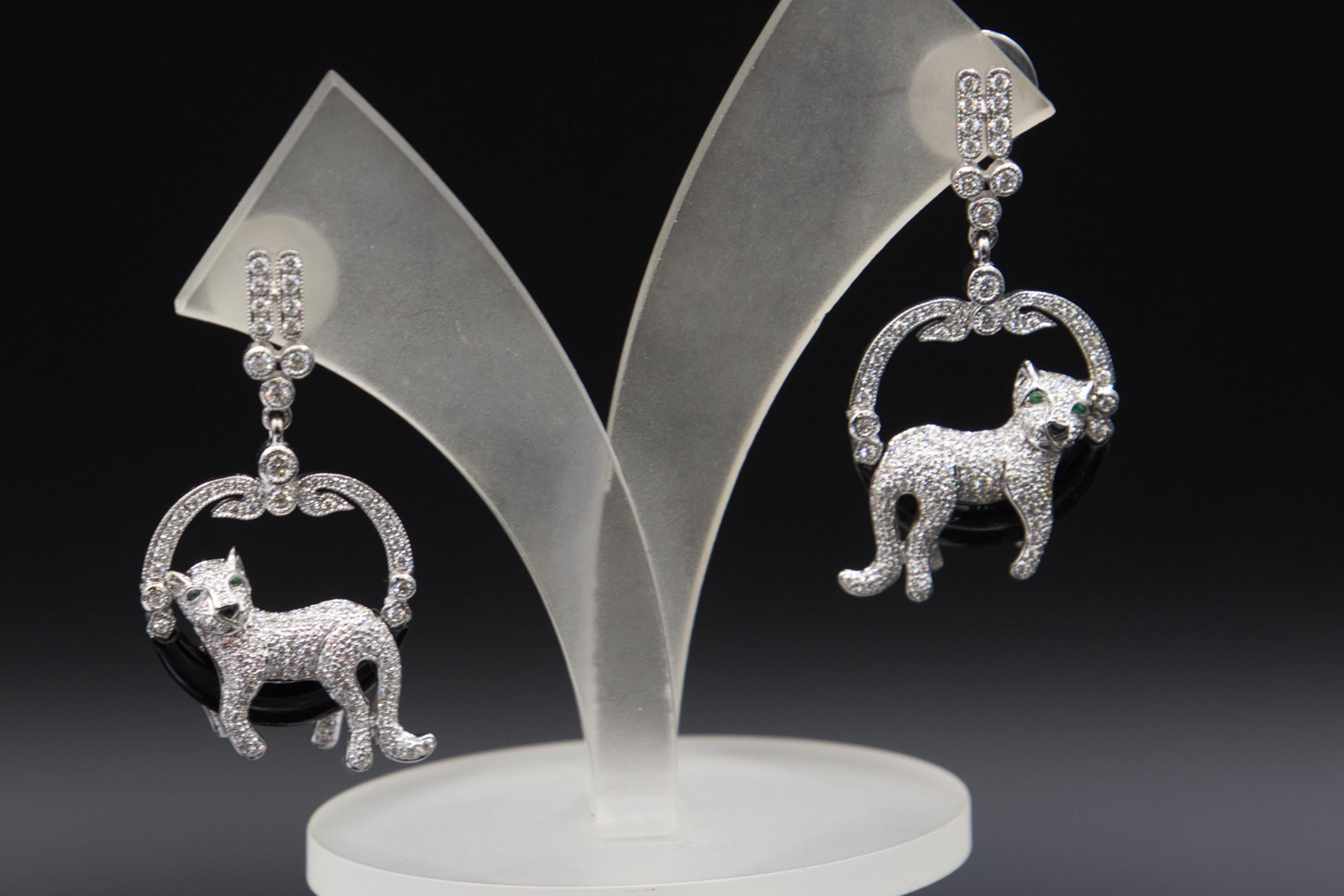 Panther earings 18 k gold diamond onyx emerald In condizioni Nuovo in vendita a Bad Kissingen, DE