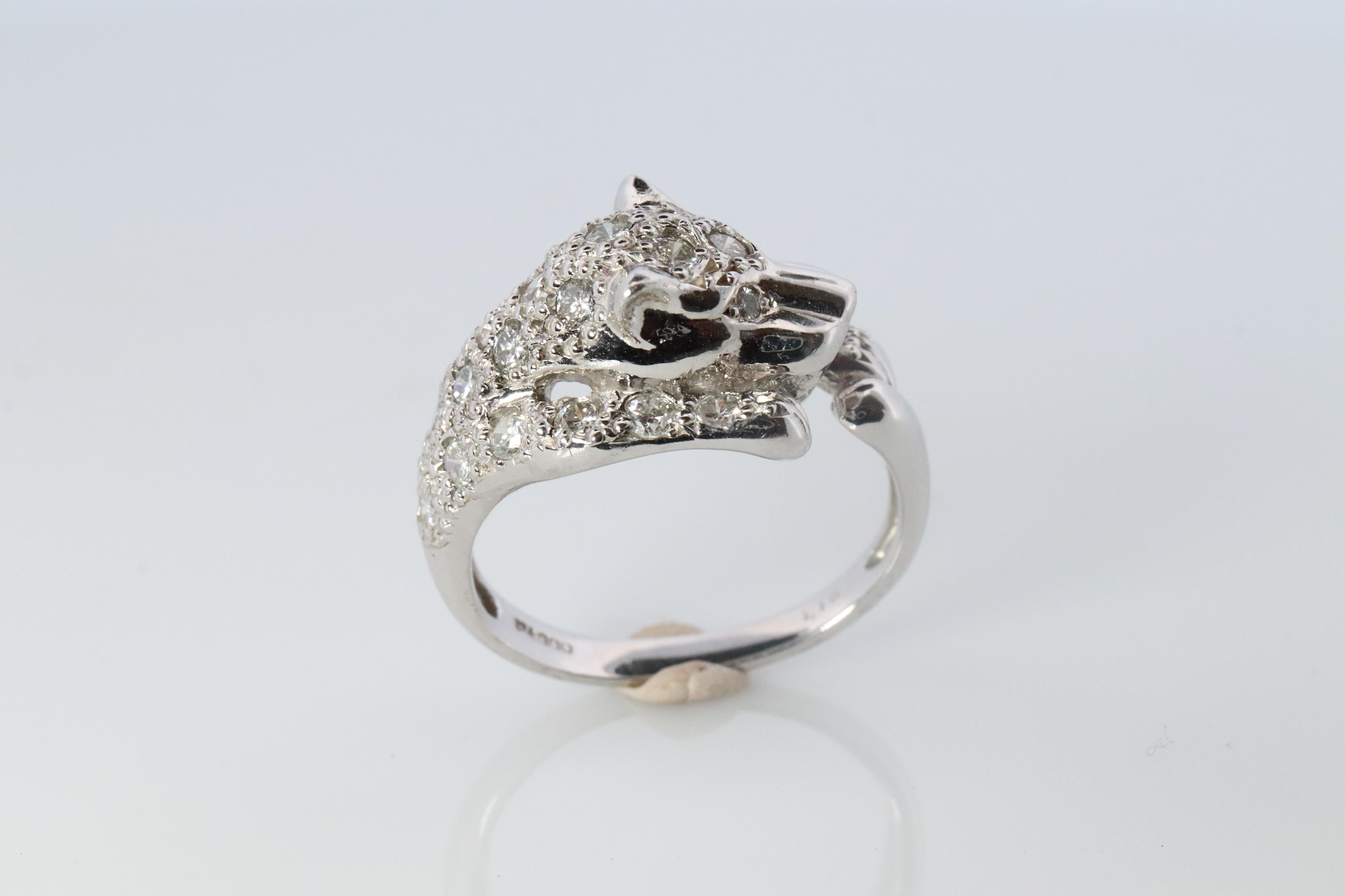 Moderne Bague Panthère léopard Jaguar Cheetah en platine. Bandeau incrusté de diamants. en vente