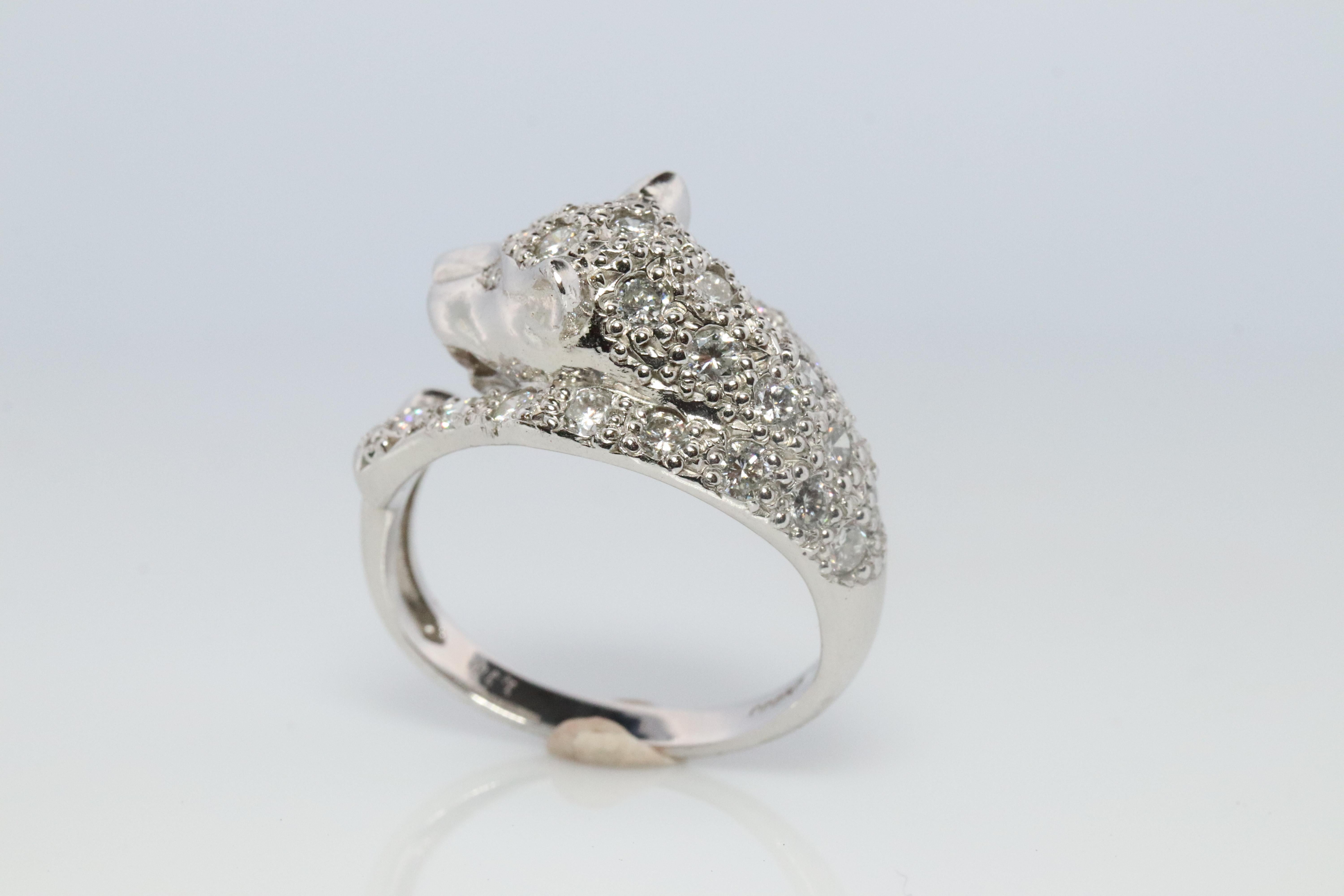 Taille ronde Bague Panthère léopard Jaguar Cheetah en platine. Bandeau incrusté de diamants. en vente