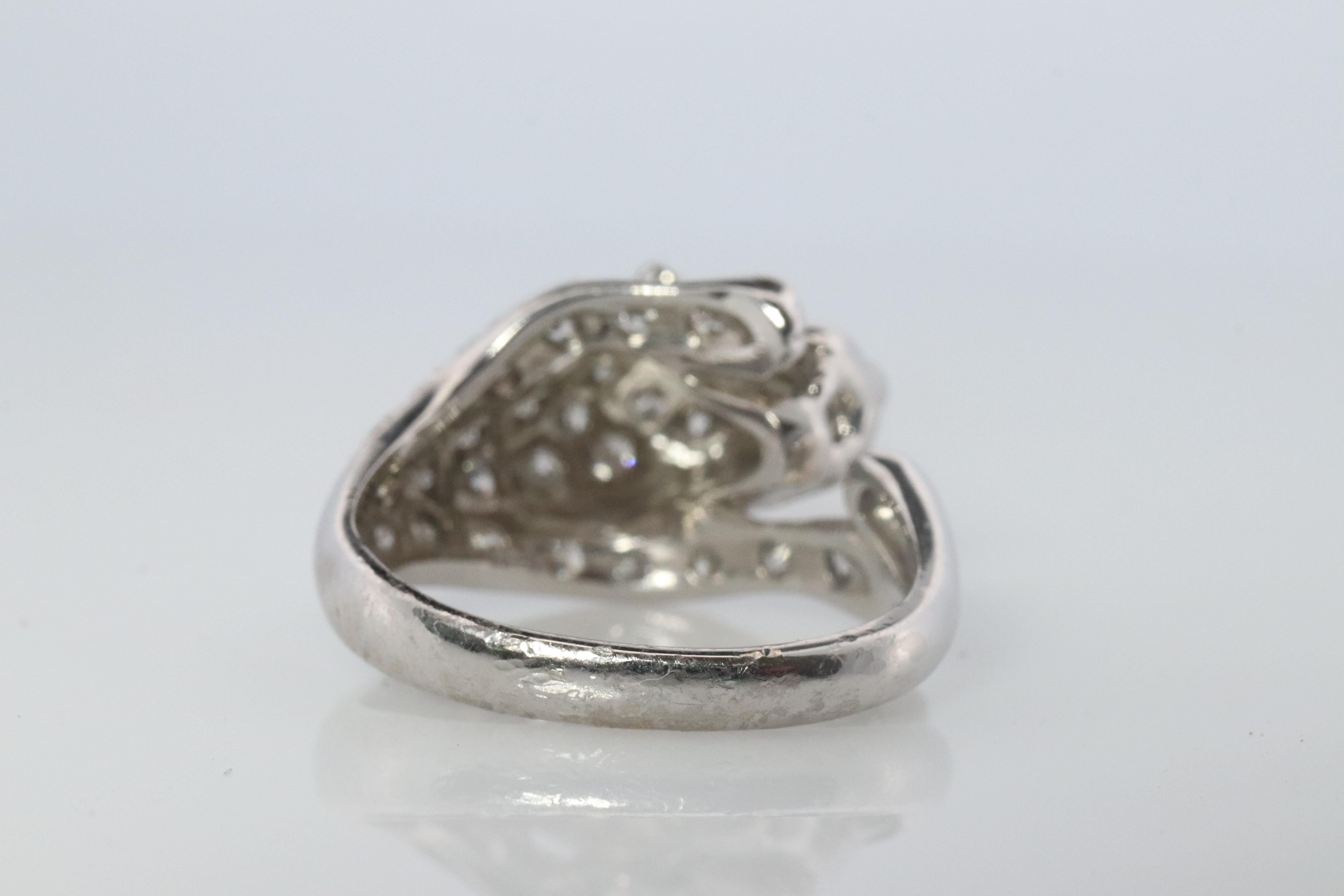 Bague Panthère léopard Jaguar Cheetah en platine. Bandeau incrusté de diamants. en vente 3