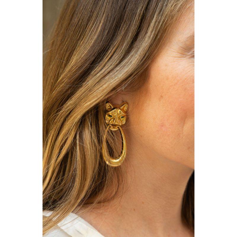 Panther Motif Dangle Earclips in 18K Yellow Gold, circa 1970s In Good Condition For Sale In Beverly Hills, CA