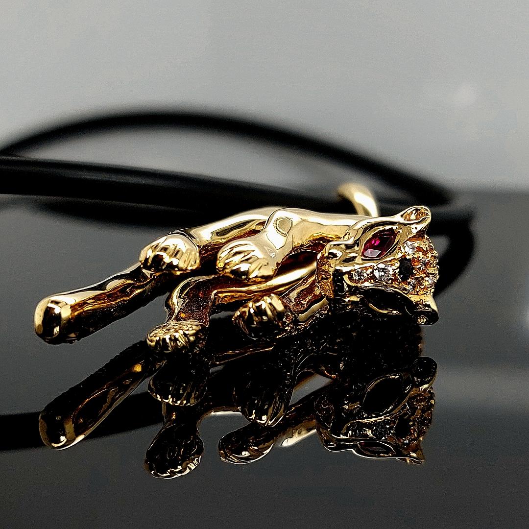 18 kt Panther Pendant with Diamonds, Sapphire, Ruby For Sale 9
