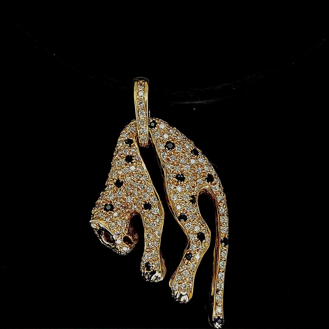 18 kt yellow gold Panther Pendant With Diamonds, Sapphire, Ruby. Comes with black Sauro Caoutchouc  necklace with 18 kt gold lock.

Beautiful necklace to enjoy on every occasion and making you shine day after day.

Diamonds 149 diamonds : ca. 2, 45