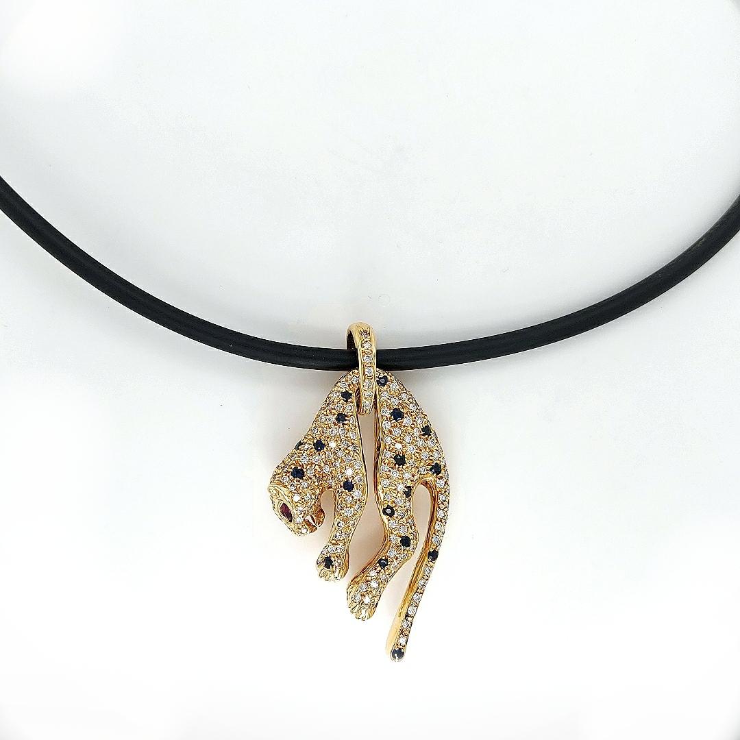 Colgante Pantera 18 kt con Diamantes, Zafiro, Rubí en venta 1