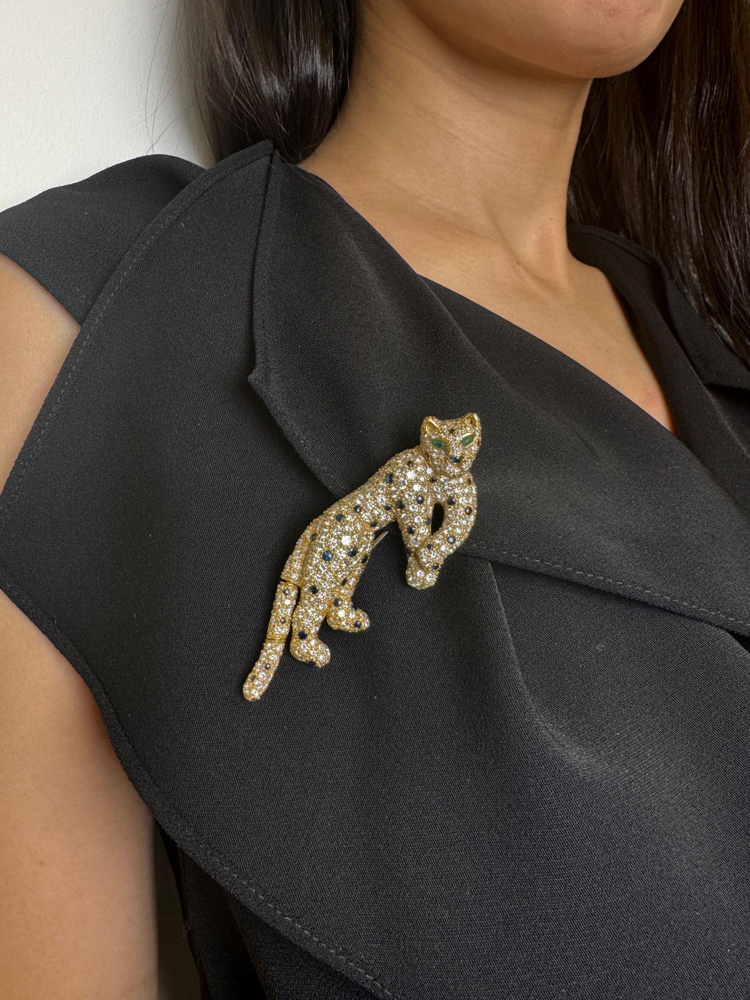 18K Yellow Gold Diamond, Sapphire, and Emerald Panther Brooch For Sale 1