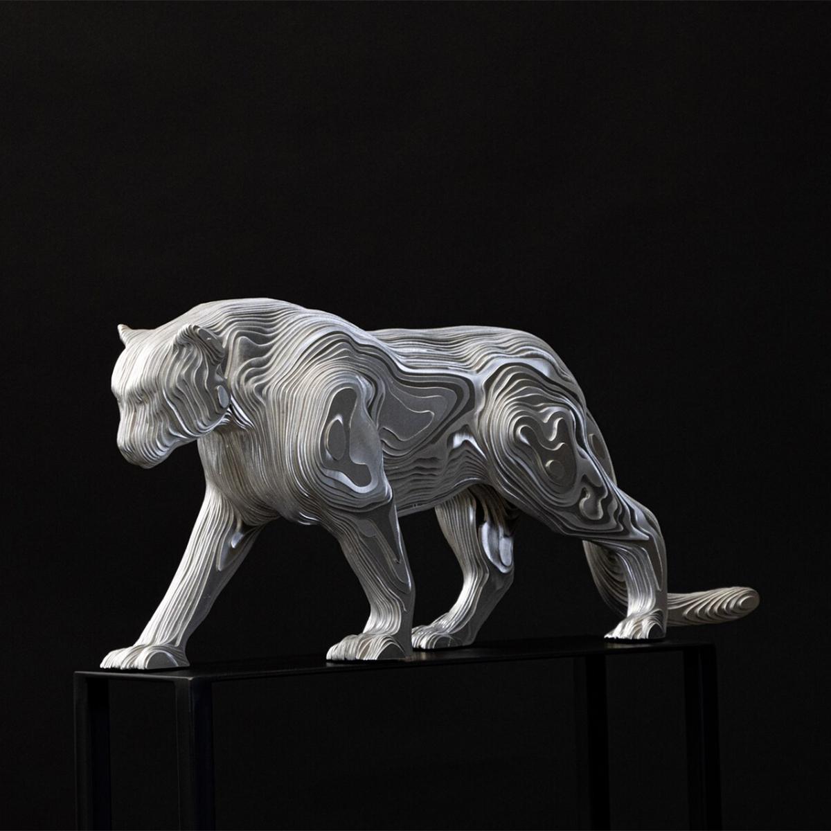 Sculpture panther polished medium made with 
aluminium hand-crafted plates. Edition of 8 pieces 
made in welded and shaped aluminium into masterful 
works of contemporary art.