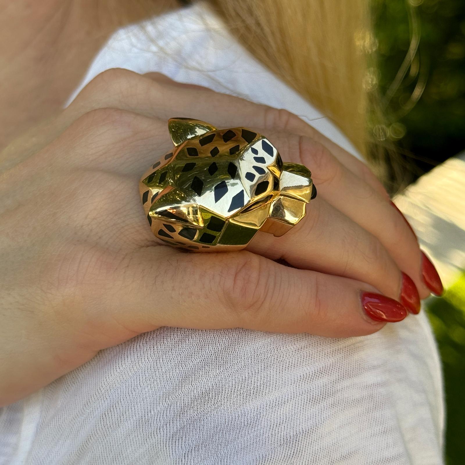 Taille ronde Panthère de Cartier Or jaune 18 carats Laque noire Bague Péridot Taille 53 I&P en vente