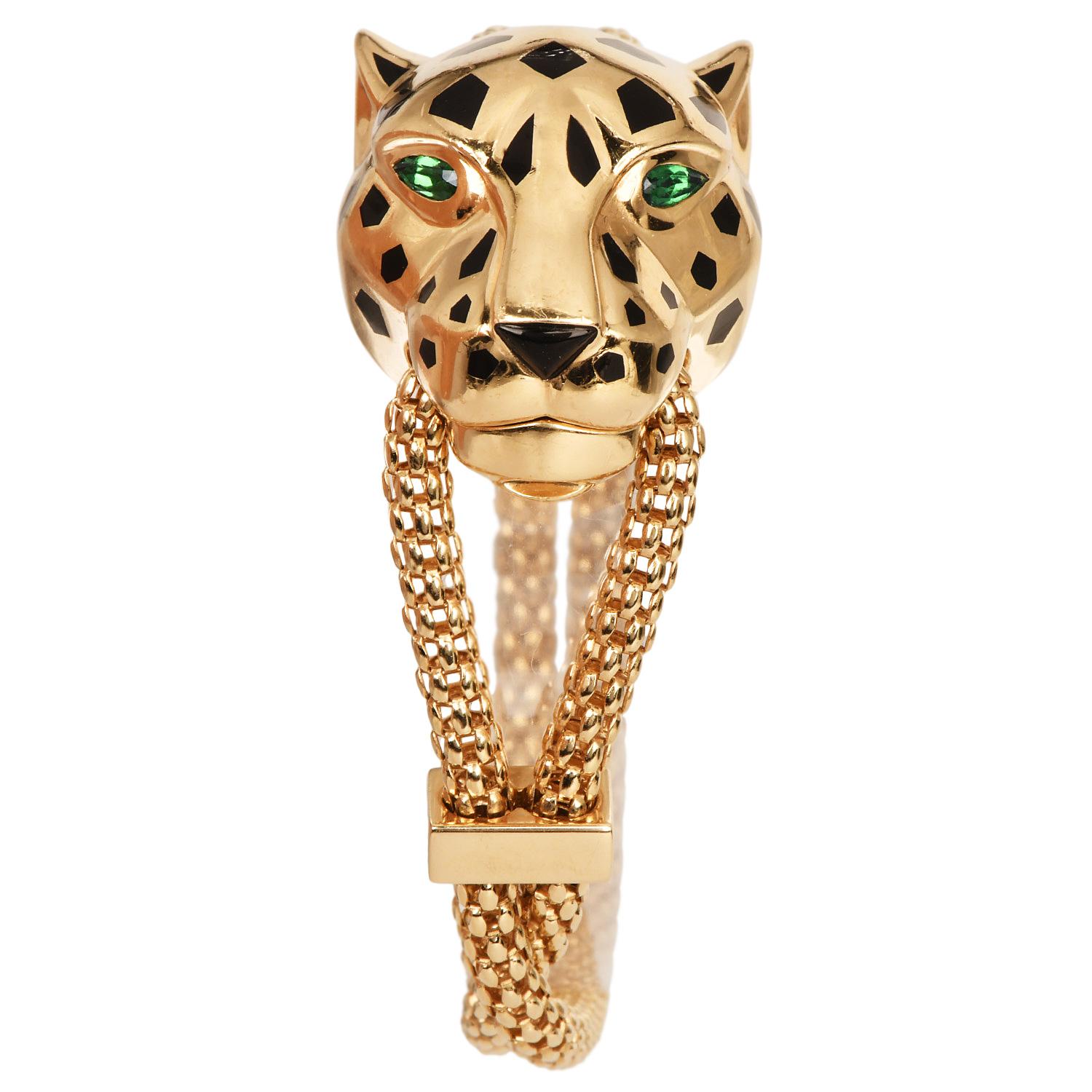 Skip to the end of the images gallery
Skip to the beginning of the images gallery
Panthère de Cartier 18K Yellow Gold Chain Bracelet
124241101
Cartier Panthère Bracelet in 18K Yellow Gold with Diamonds, Tsavorite Garnets, and Onyx
A bold icon of the
