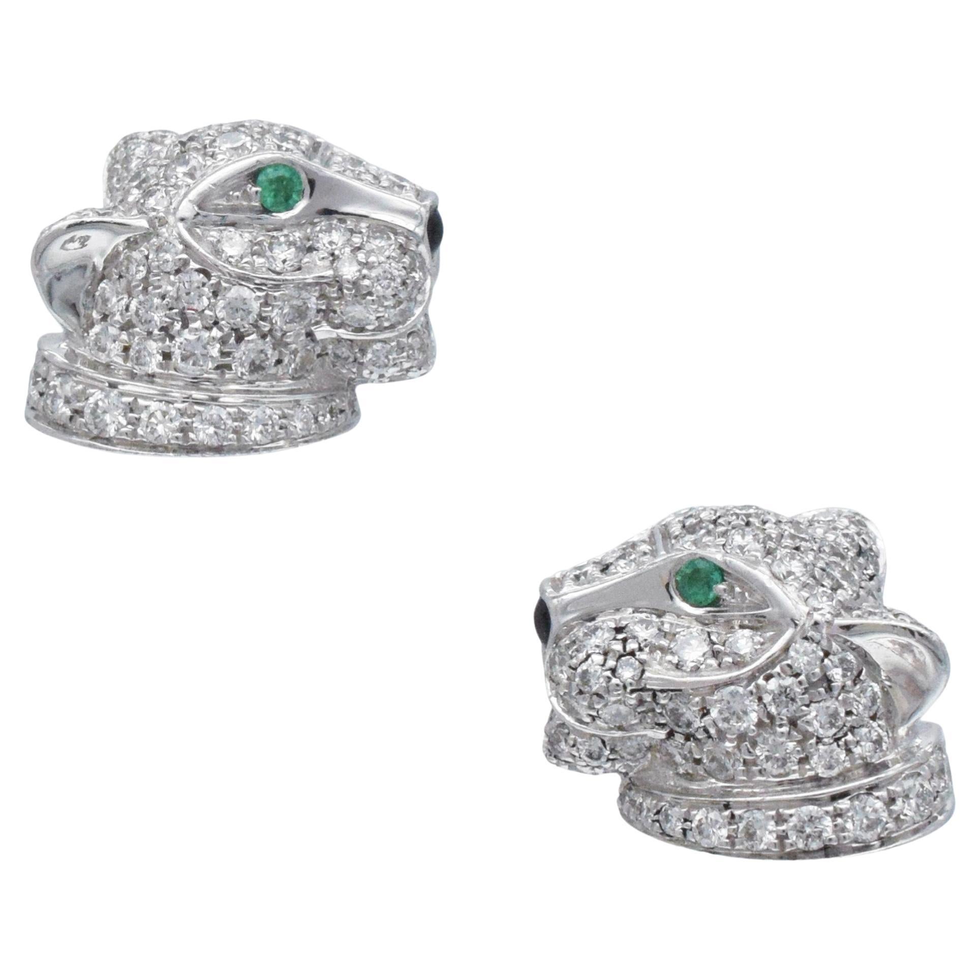 ' Orecchini "Panthère de Cartier" con diamanti, smeraldi e oro bianco 18 carati in vendita