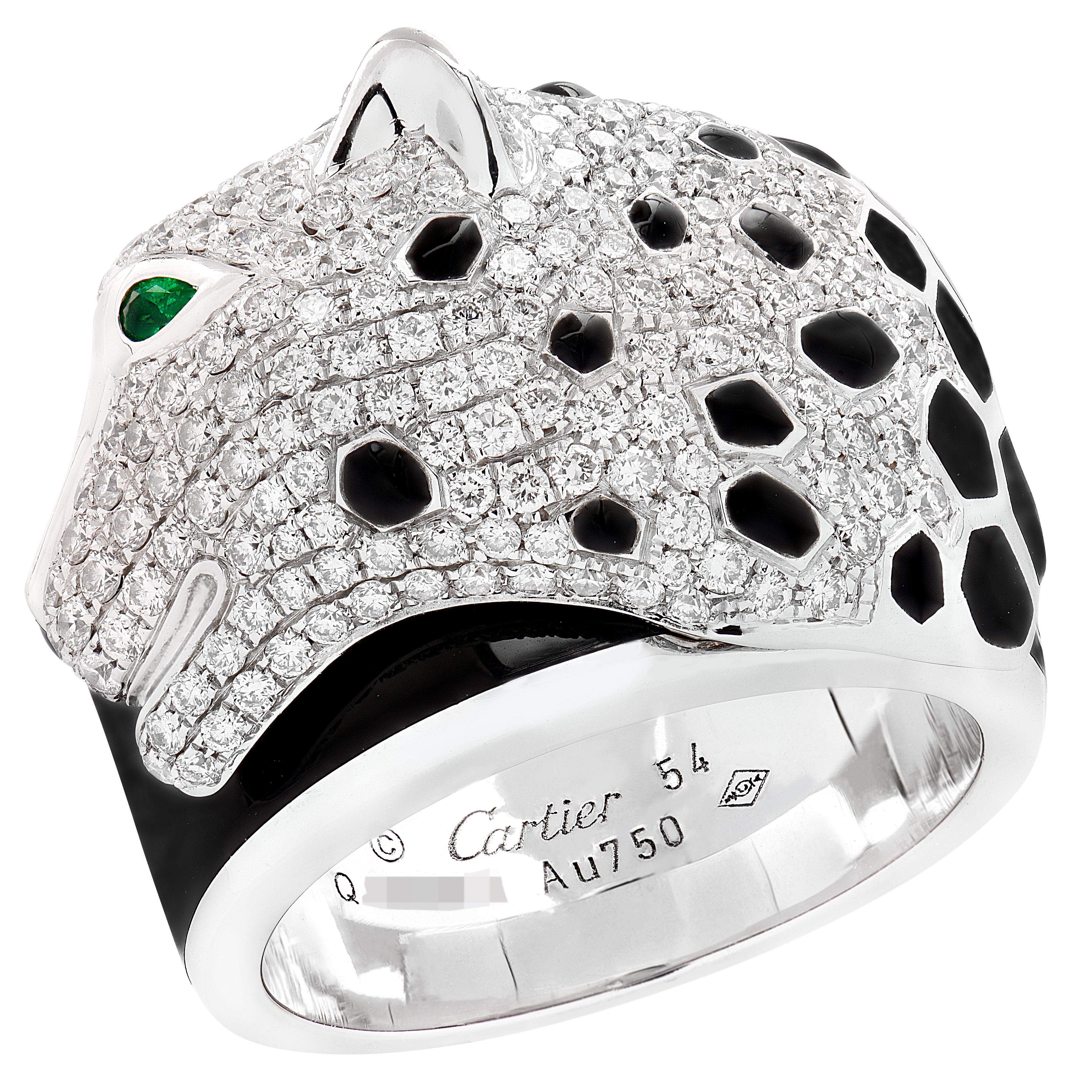 Creato dalla rinomata Maison Cartier, questo splendido anello appartiene all'iconica collezione Panthère de Cartier, simbolo intramontabile di potere, grazia e fascino. Delicatamente realizzato in oro bianco 18 carati, il seducente motivo della