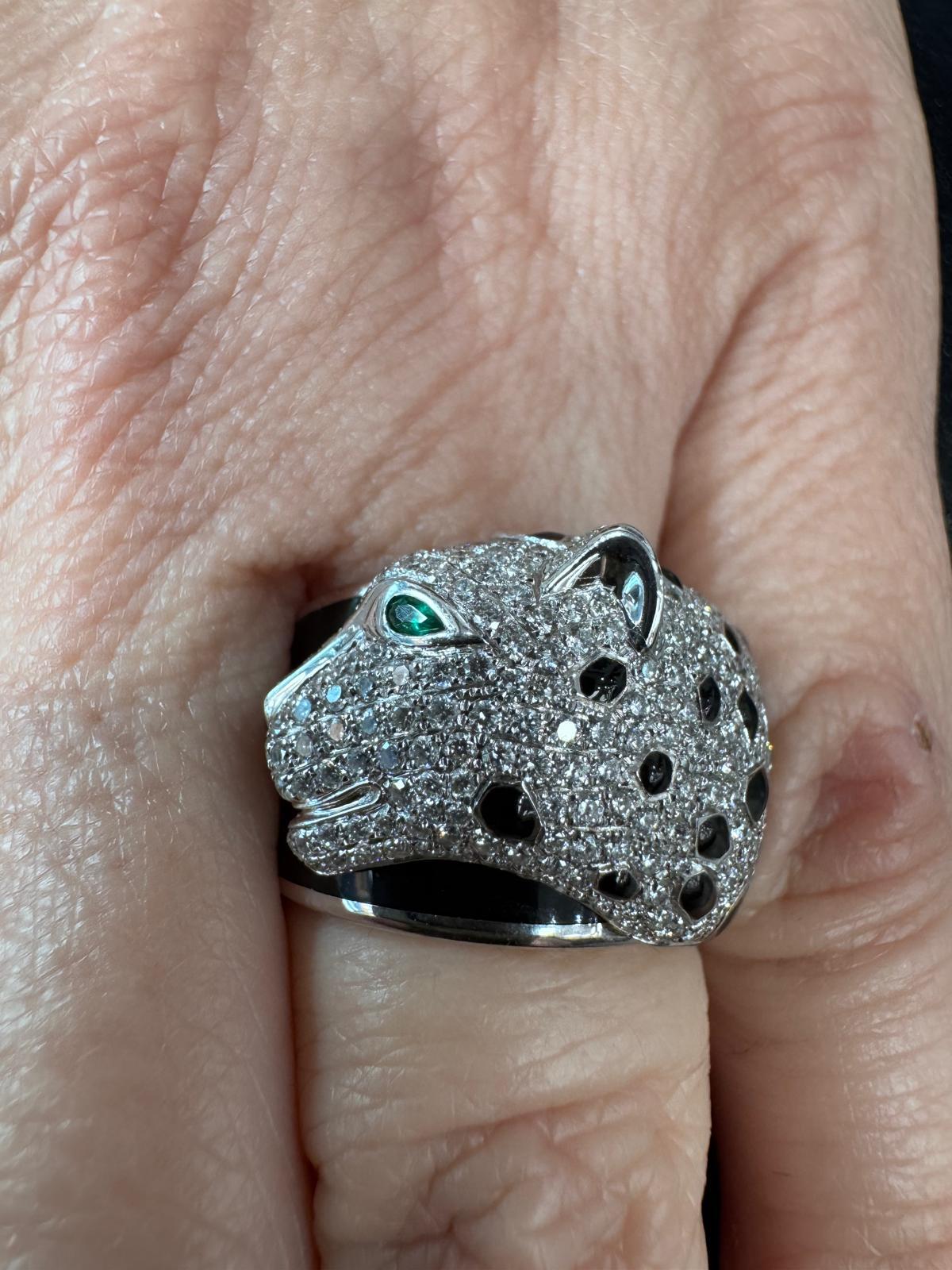 Anello con diamanti, smeraldi e lacca Panthère de Cartier in vendita 2