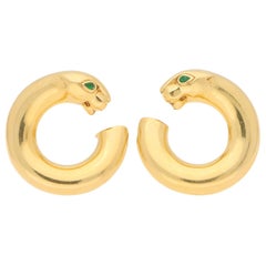 Retro Panthère de Cartier hoop earrings with emerald eyes in 18k yellow gold