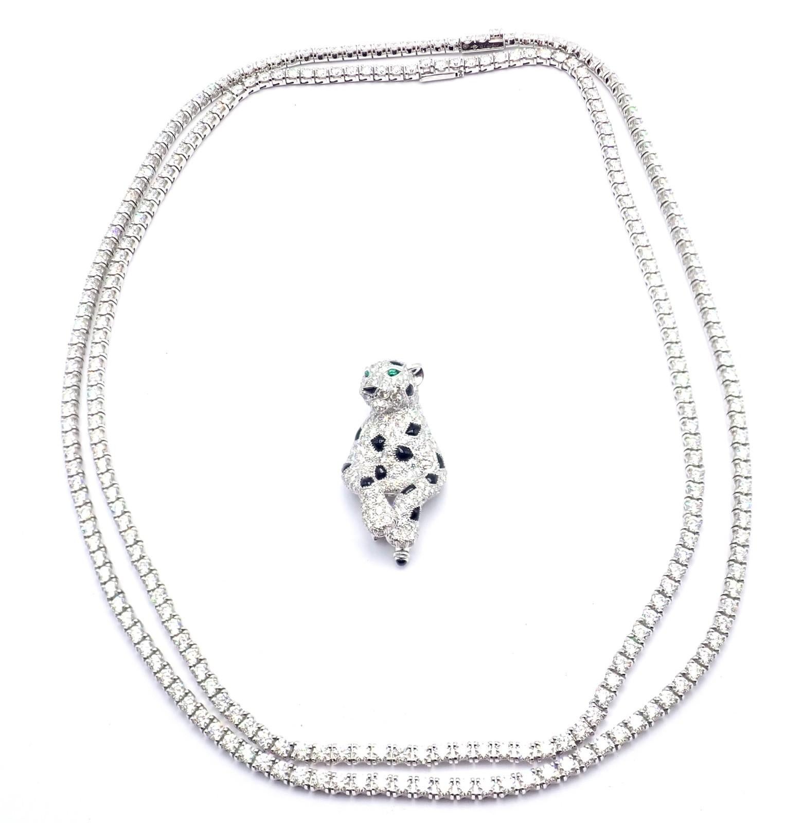Collana Panthere de Cartier Panther Multi-Wear in oro bianco 18k con diamante e smeraldo e onice di Cartier.
Questa collana può essere indossata come due collane di diamanti con spilla come ciondolo. Can può essere indossato come una o due collane
