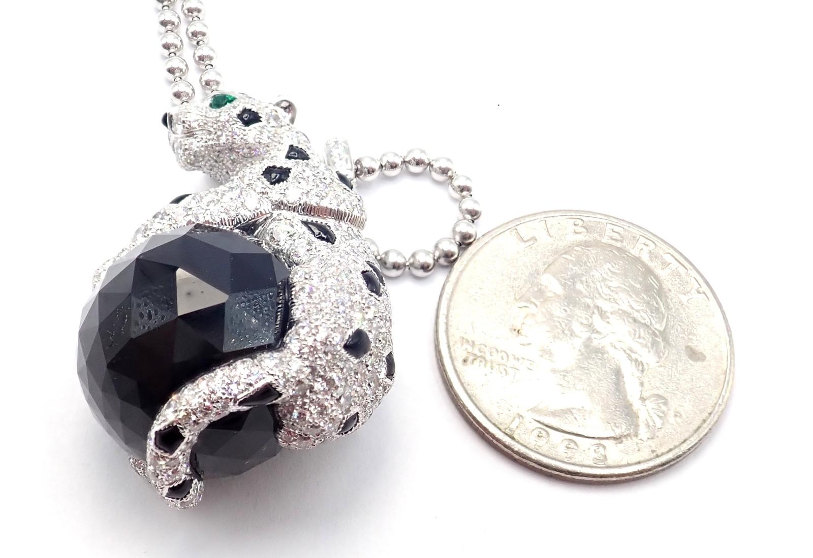 Collier pendentif Panthère de Cartier Panthère pavé de diamants, émeraudes et onyx grand format en vente 7