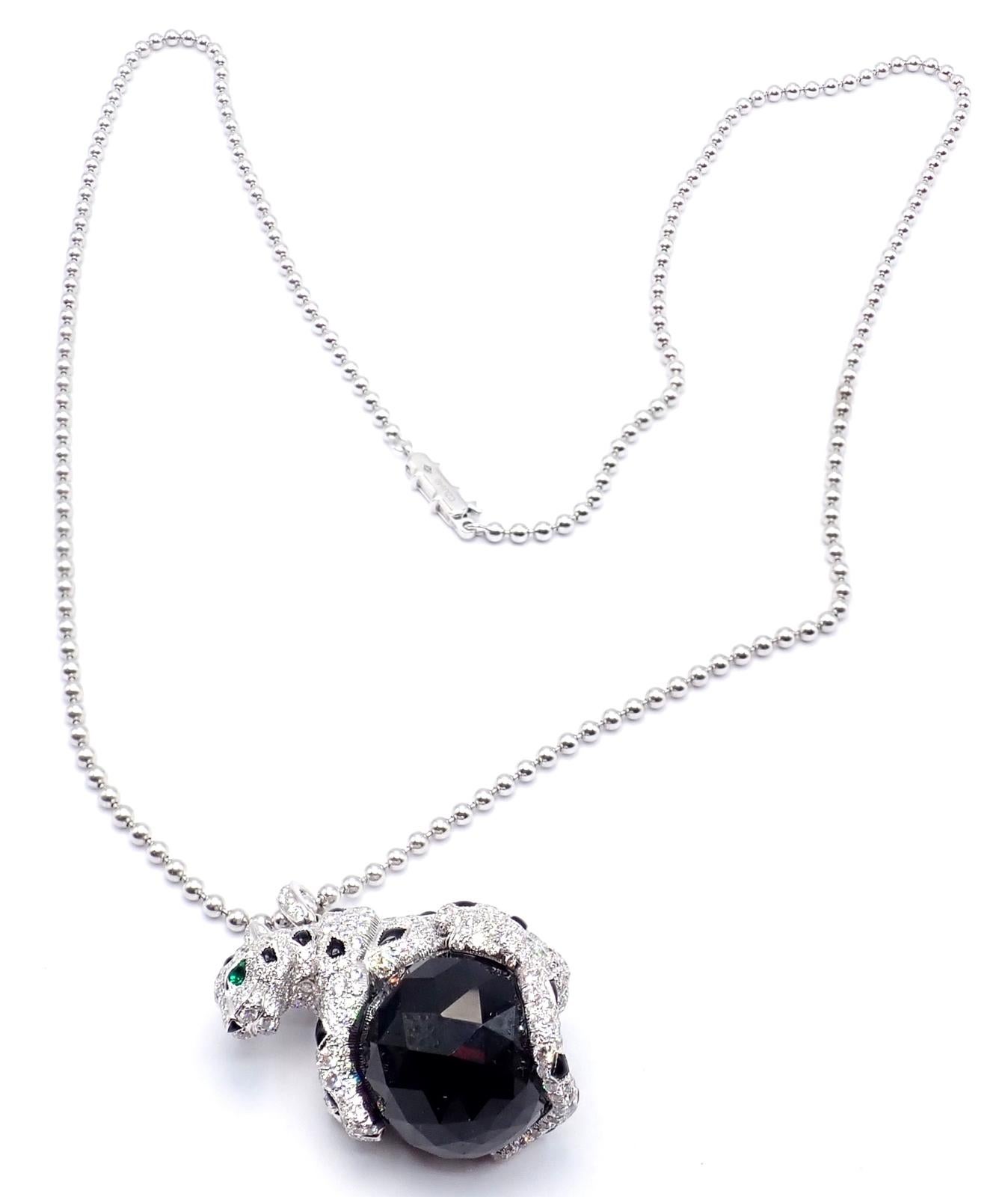 Taille brillant Collier pendentif Panthère de Cartier Panthère pavé de diamants, émeraudes et onyx grand format en vente