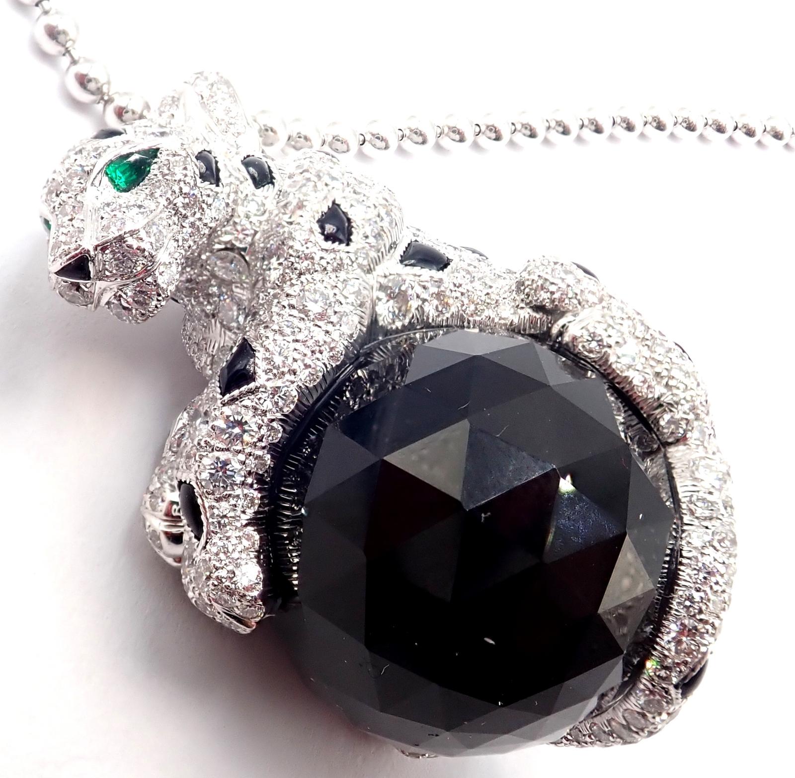 Collier pendentif Panthère de Cartier Panthère pavé de diamants, émeraudes et onyx grand format Excellent état - En vente à Holland, PA