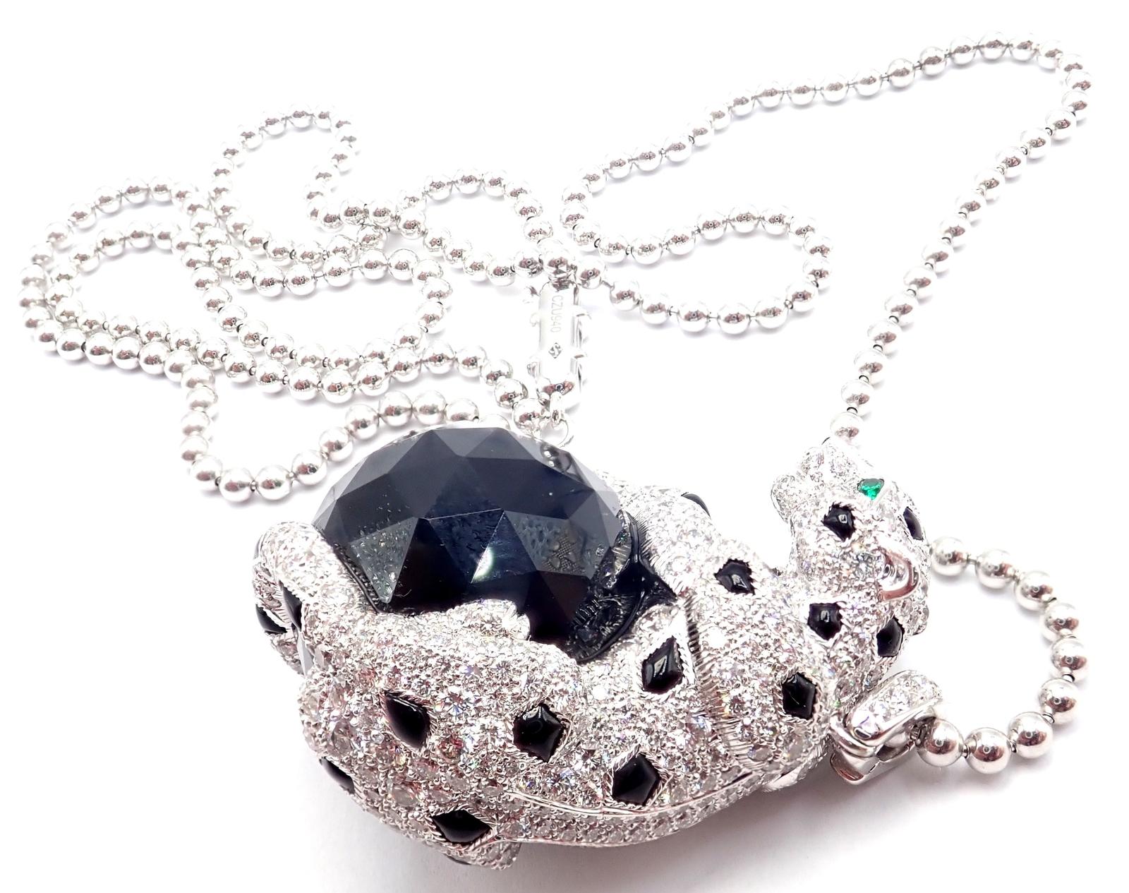 Collier pendentif Panthère de Cartier Panthère pavé de diamants, émeraudes et onyx grand format Unisexe en vente