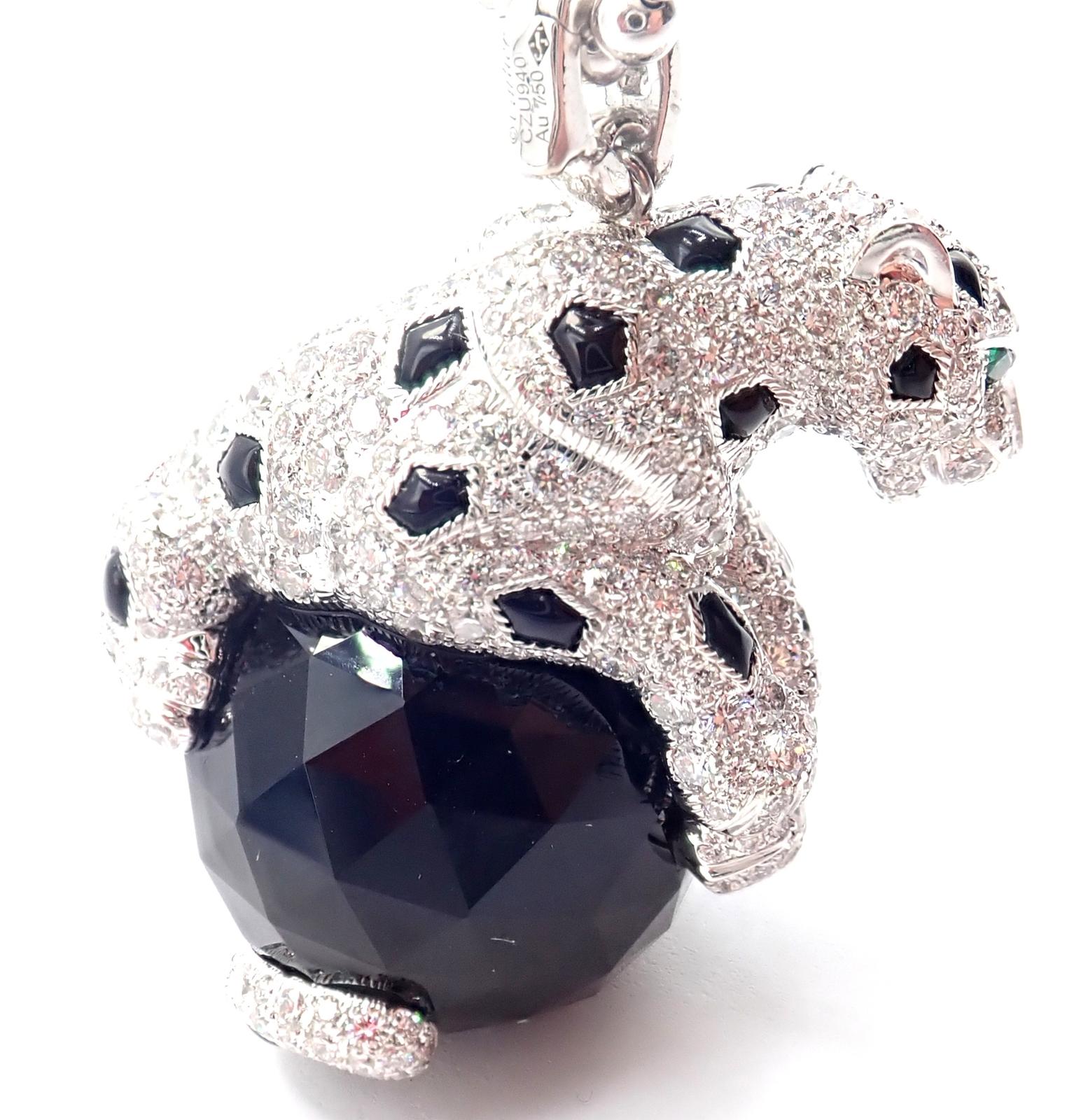 Collier pendentif Panthère de Cartier Panthère pavé de diamants, émeraudes et onyx grand format en vente 1