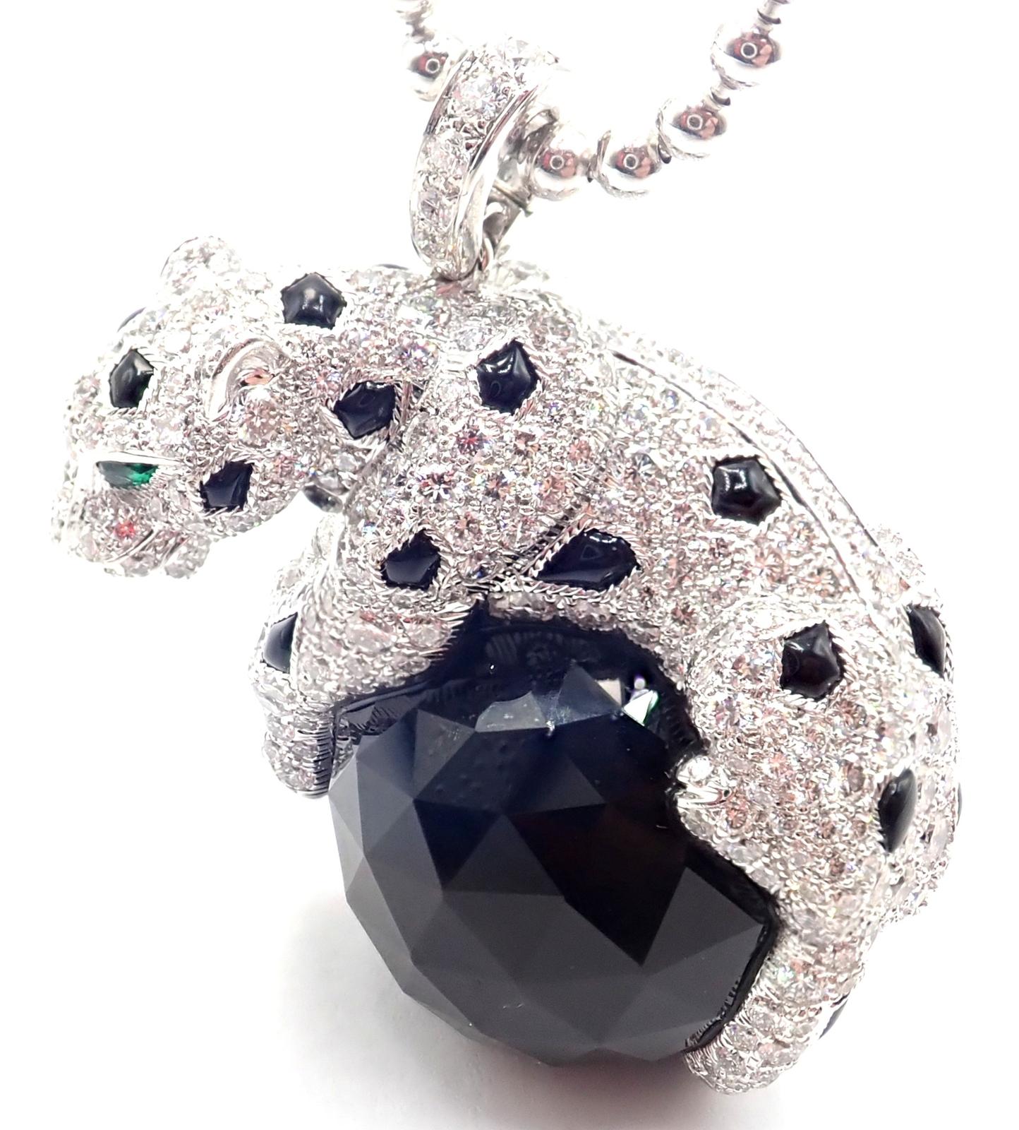 Collier pendentif Panthère de Cartier Panthère pavé de diamants, émeraudes et onyx grand format en vente 2