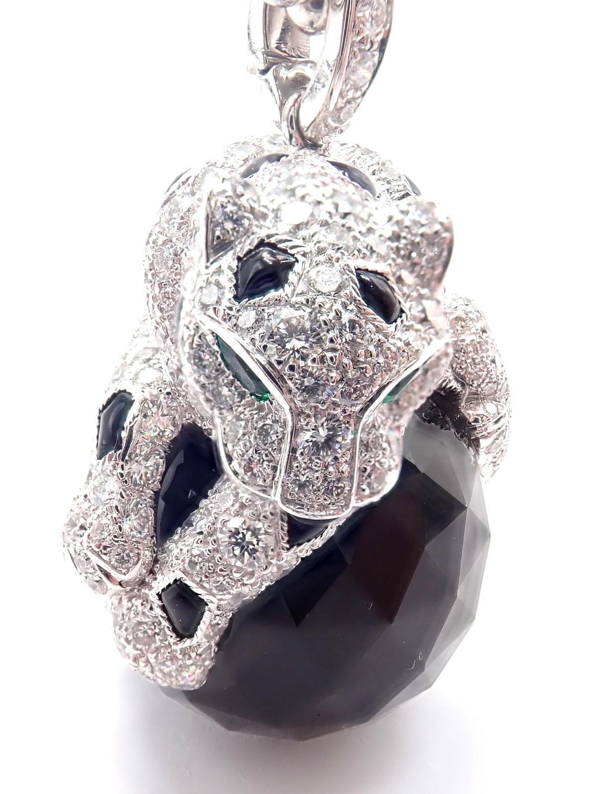Collier pendentif Panthère de Cartier Panthère pavé de diamants, émeraudes et onyx grand format en vente 3