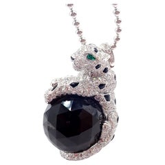 Collier pendentif Panthère de Cartier Panthère pavé de diamants, émeraudes et onyx grand format